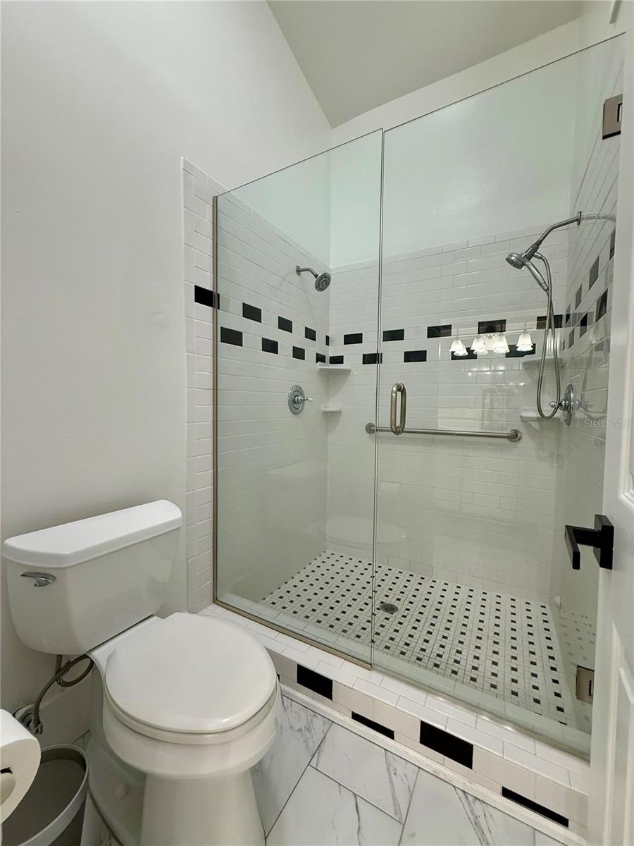 Image 24 of 41 For 941 Norfolk Court