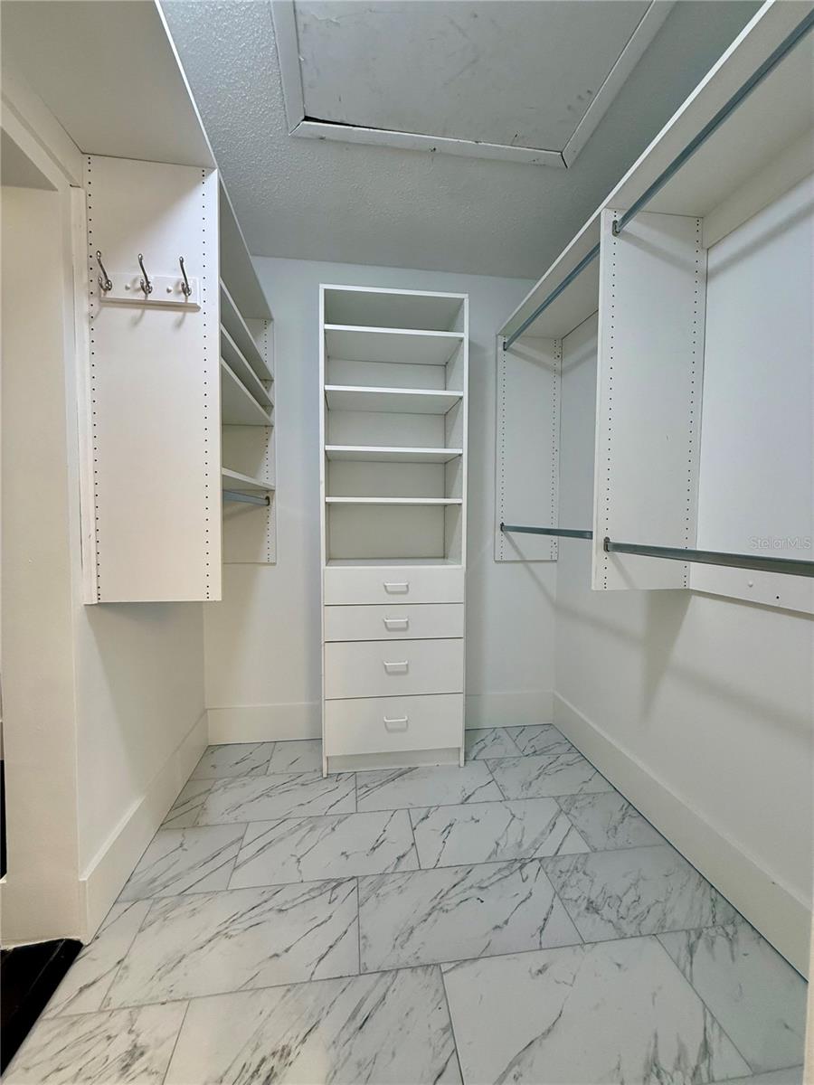 Image 25 of 41 For 941 Norfolk Court