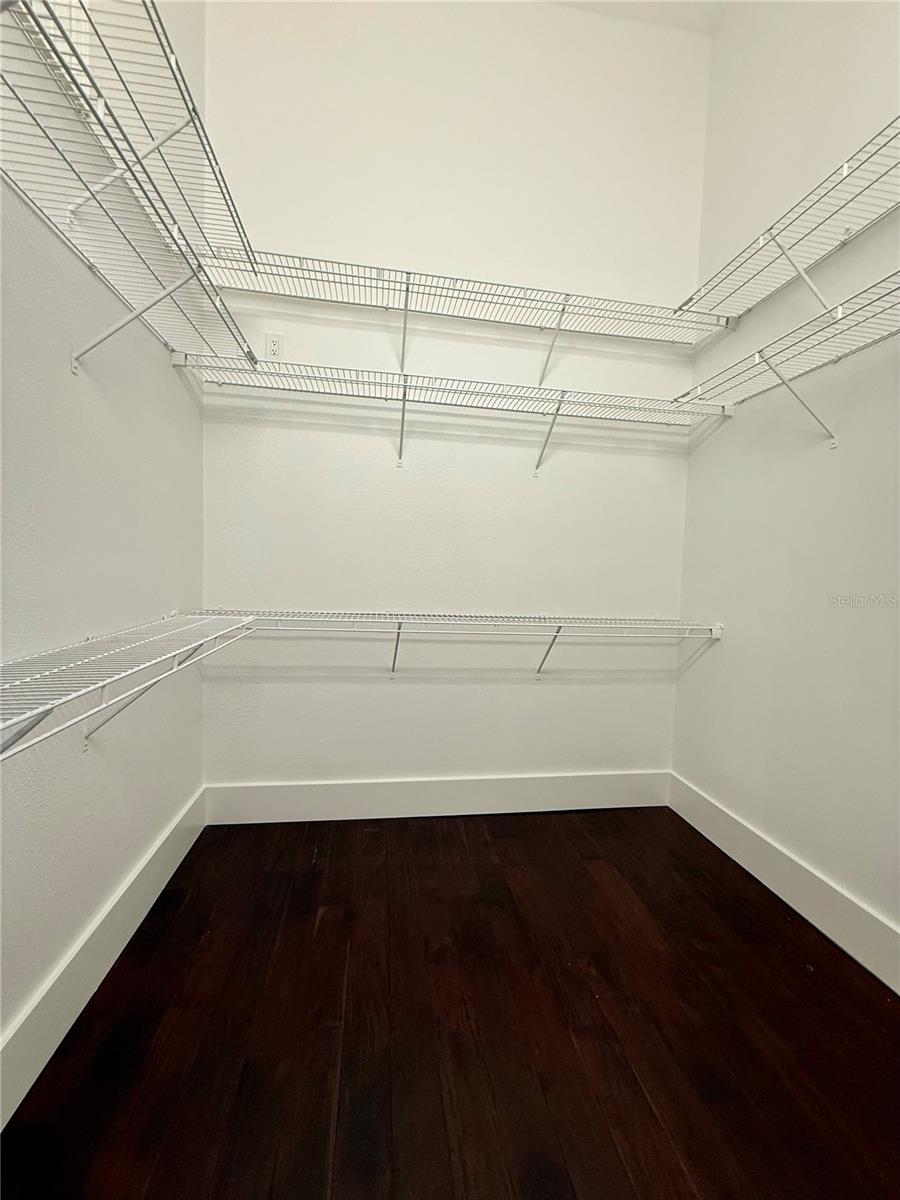 Image 26 of 41 For 941 Norfolk Court