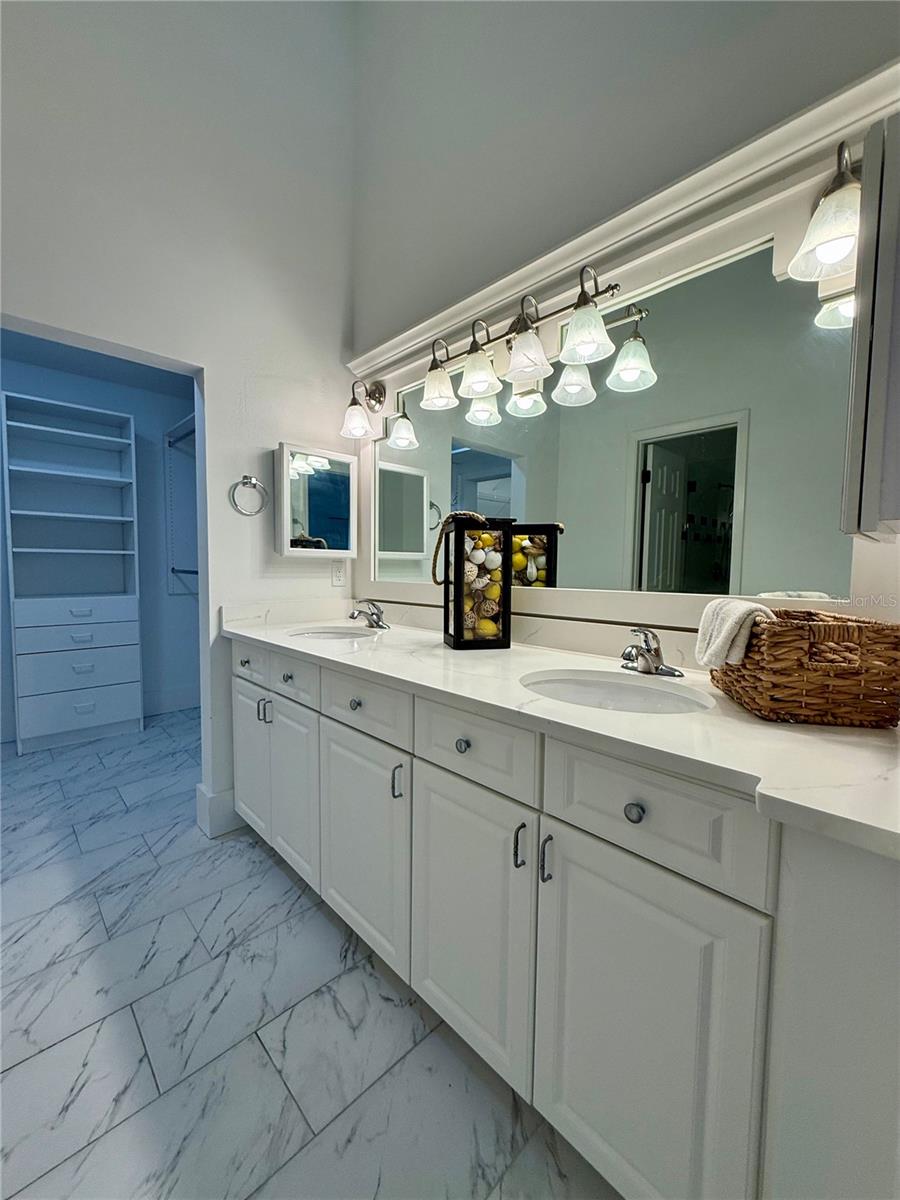 Image 28 of 41 For 941 Norfolk Court