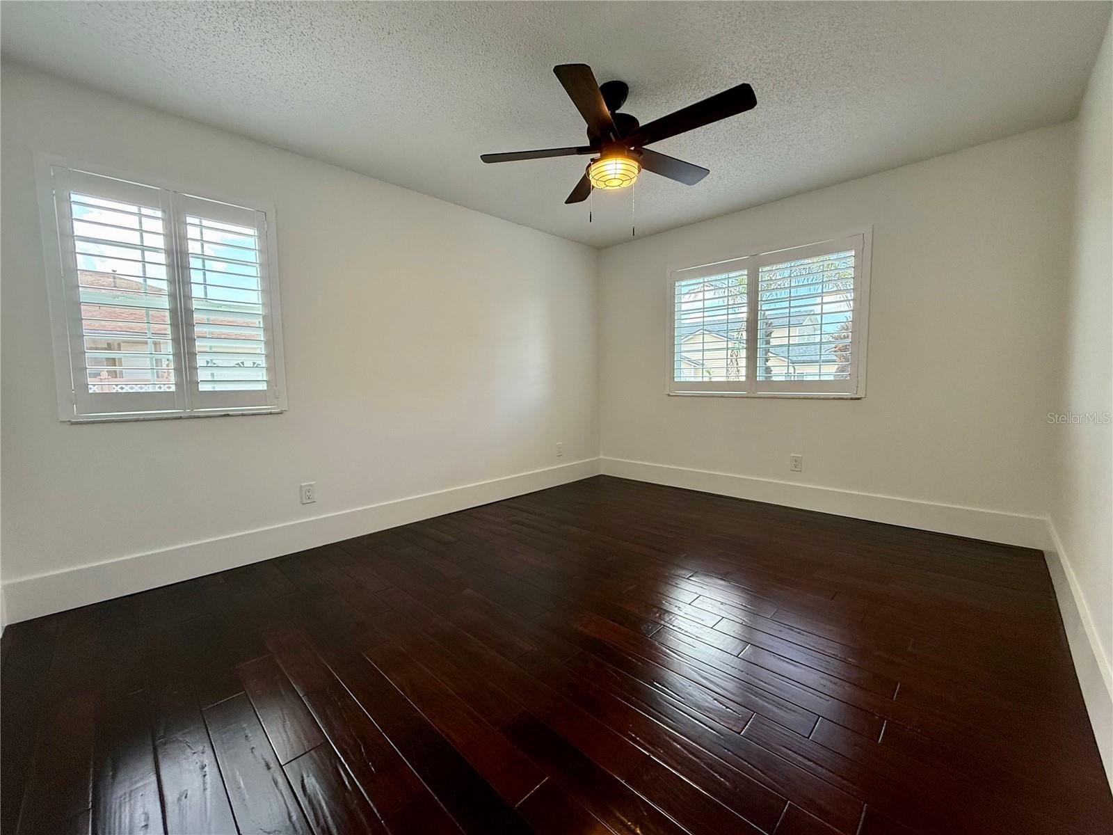 Image 29 of 41 For 941 Norfolk Court