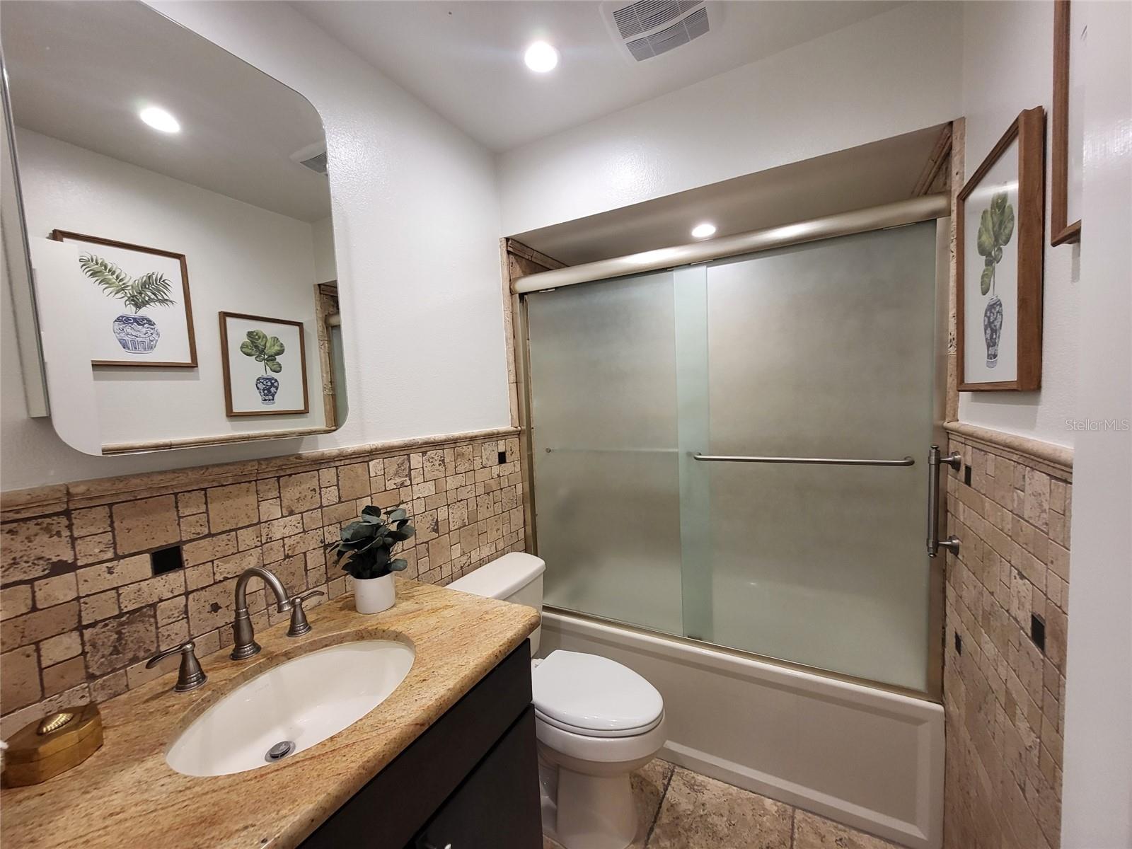 Image 31 of 41 For 941 Norfolk Court