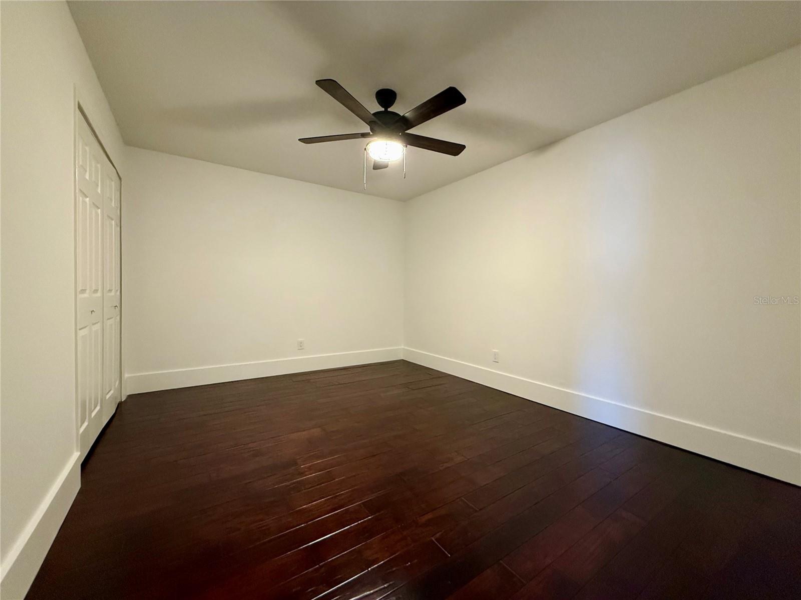 Image 32 of 41 For 941 Norfolk Court