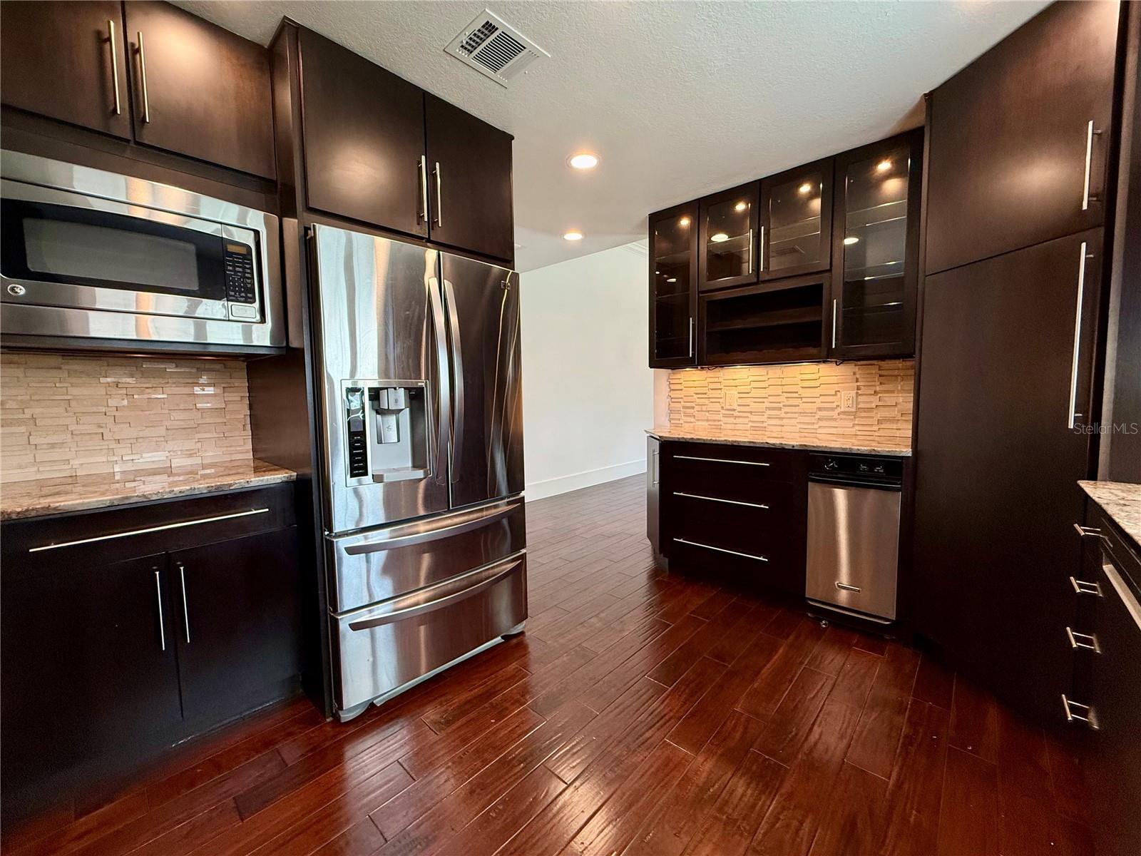 Image 5 of 41 For 941 Norfolk Court