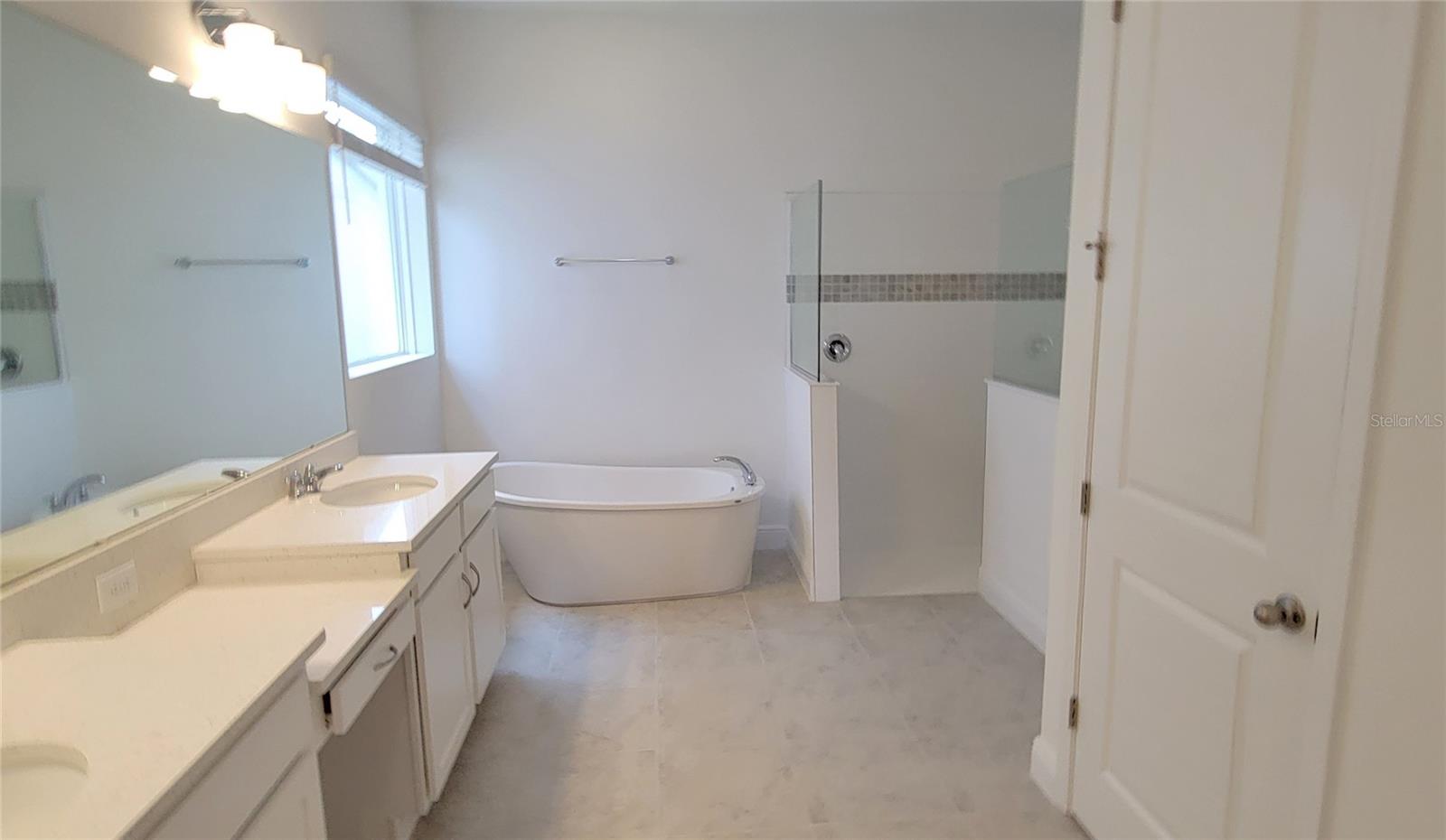 Image 13 of 34 For 15142 Lake Bessie Loop