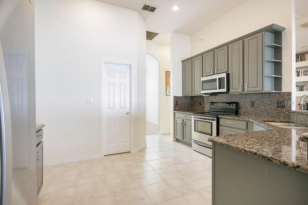 Image 14 of 37 For 3725 Aldergate Place