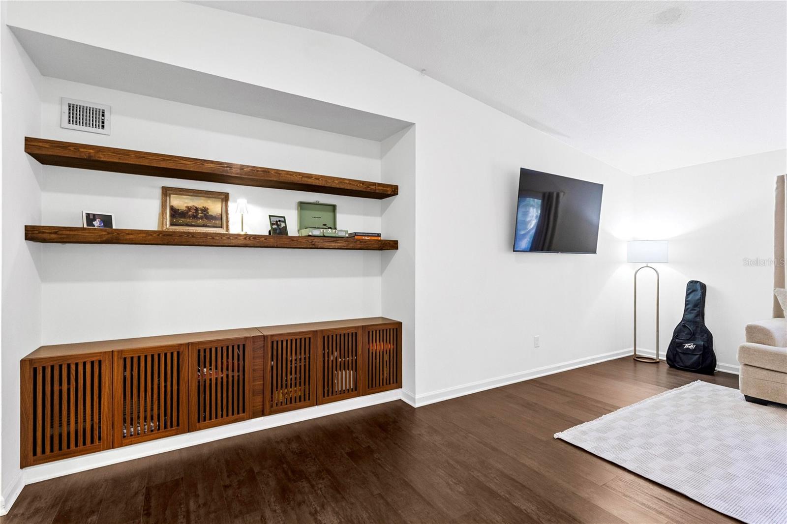 Image 5 of 22 For 710 Briarwood Drive