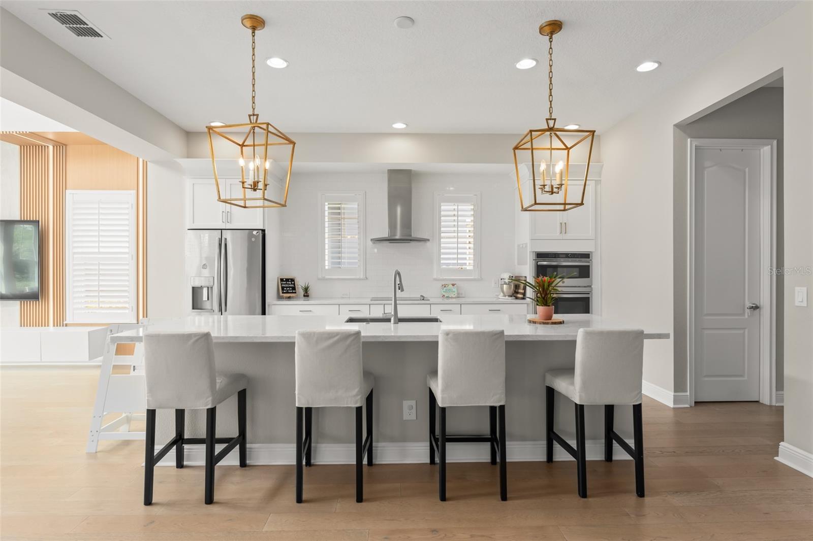 Image 11 of 67 For 9532 Reymont Street