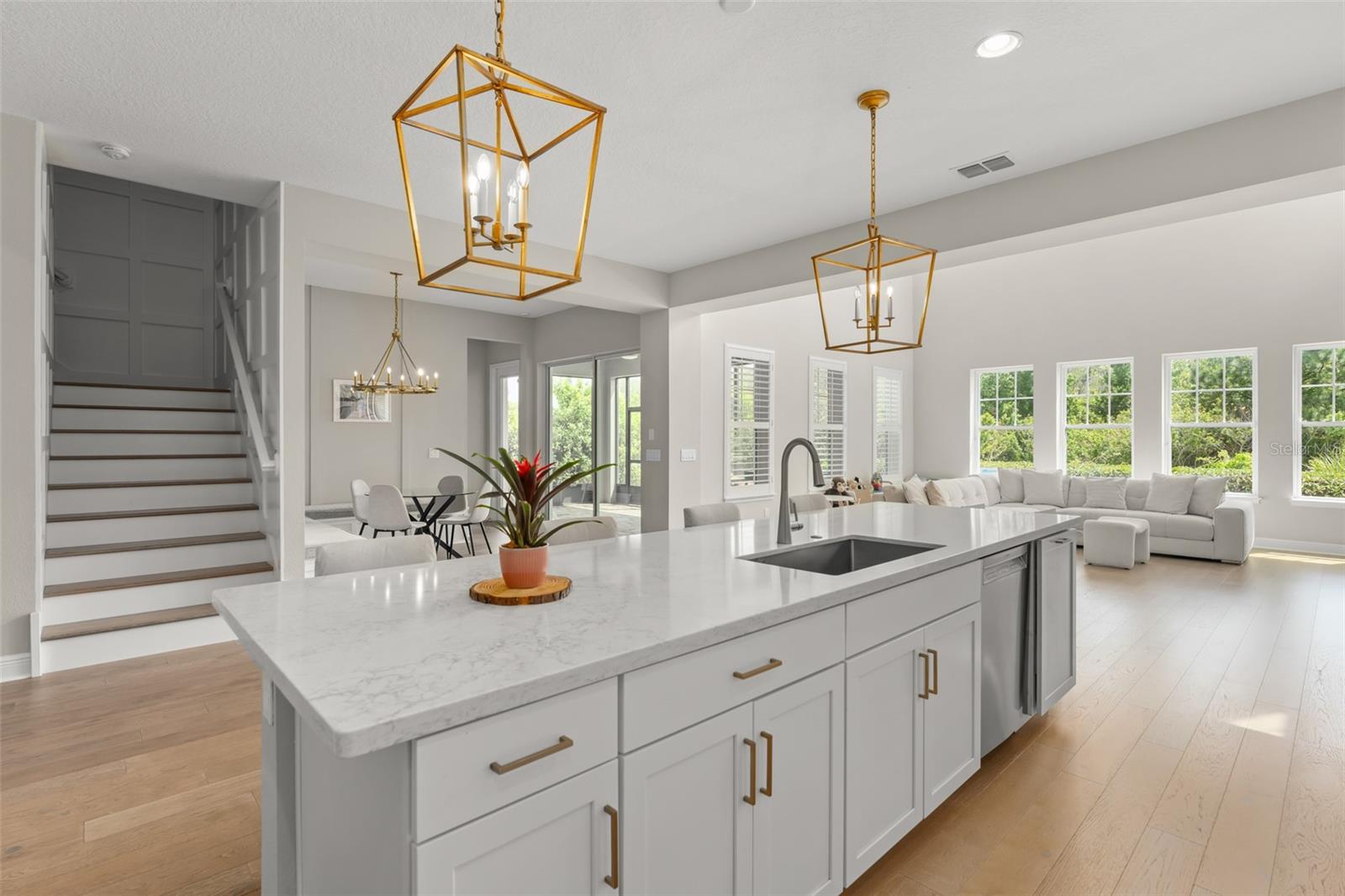 Image 16 of 67 For 9532 Reymont Street