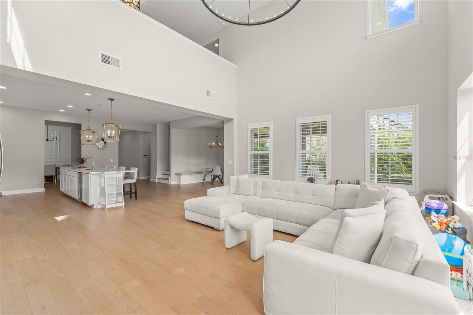 Image 28 of 67 For 9532 Reymont Street