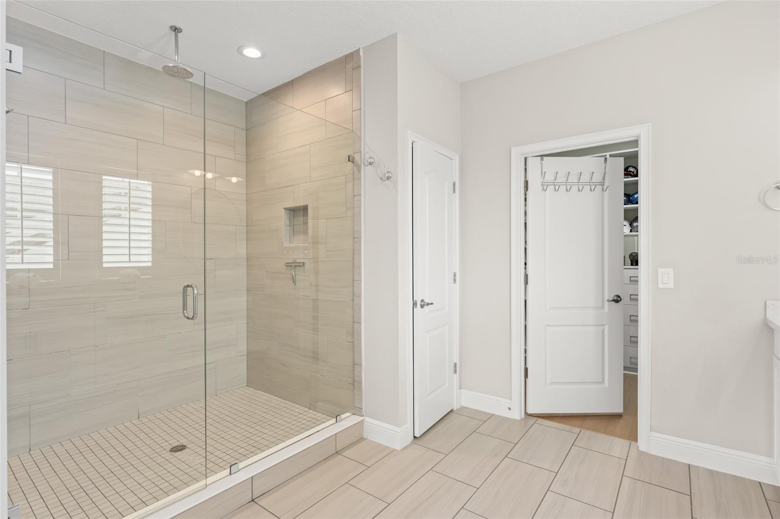 Image 37 of 67 For 9532 Reymont Street