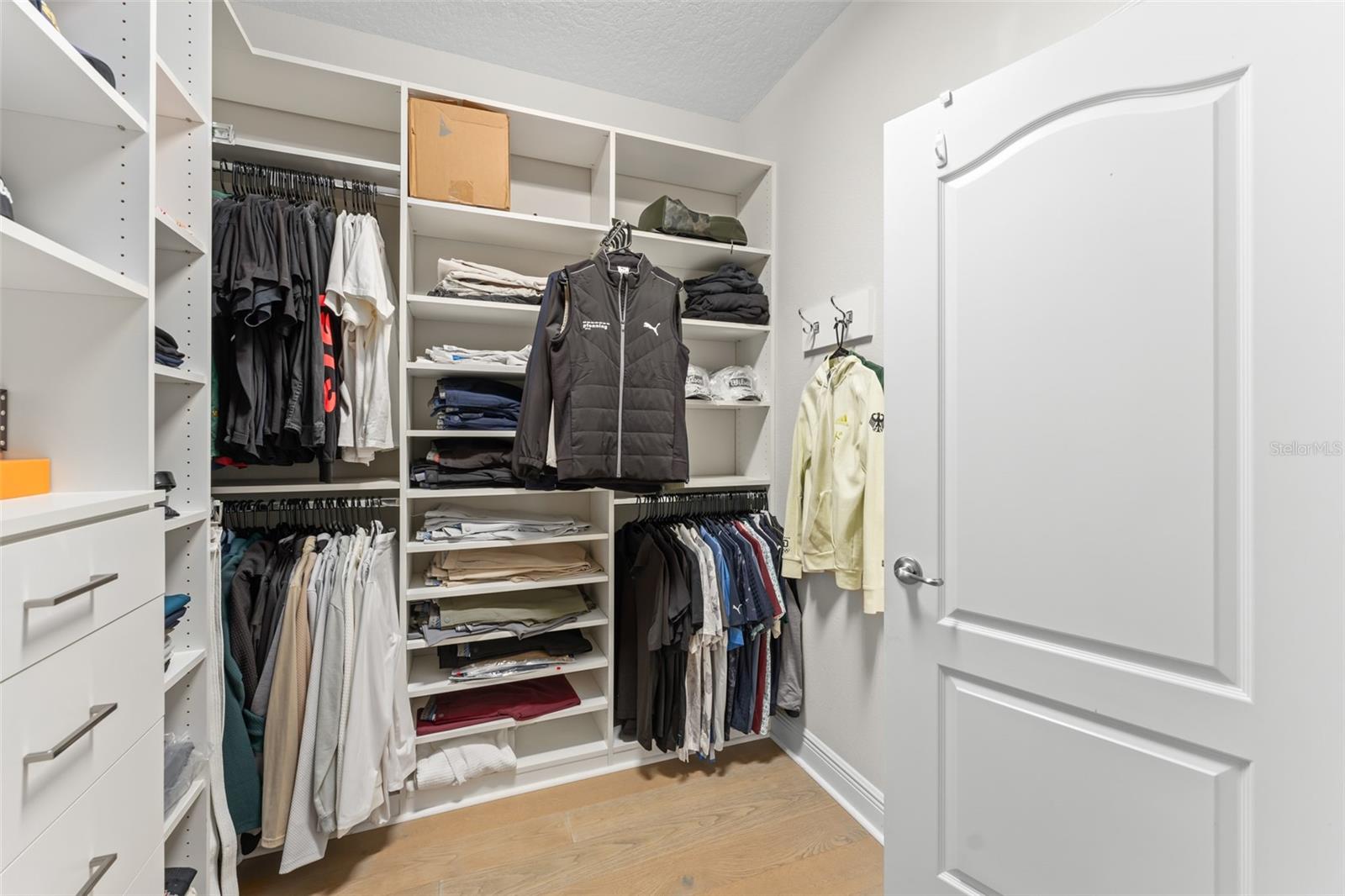 Image 40 of 67 For 9532 Reymont Street