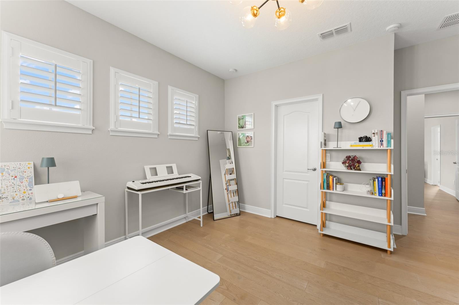 Image 46 of 67 For 9532 Reymont Street