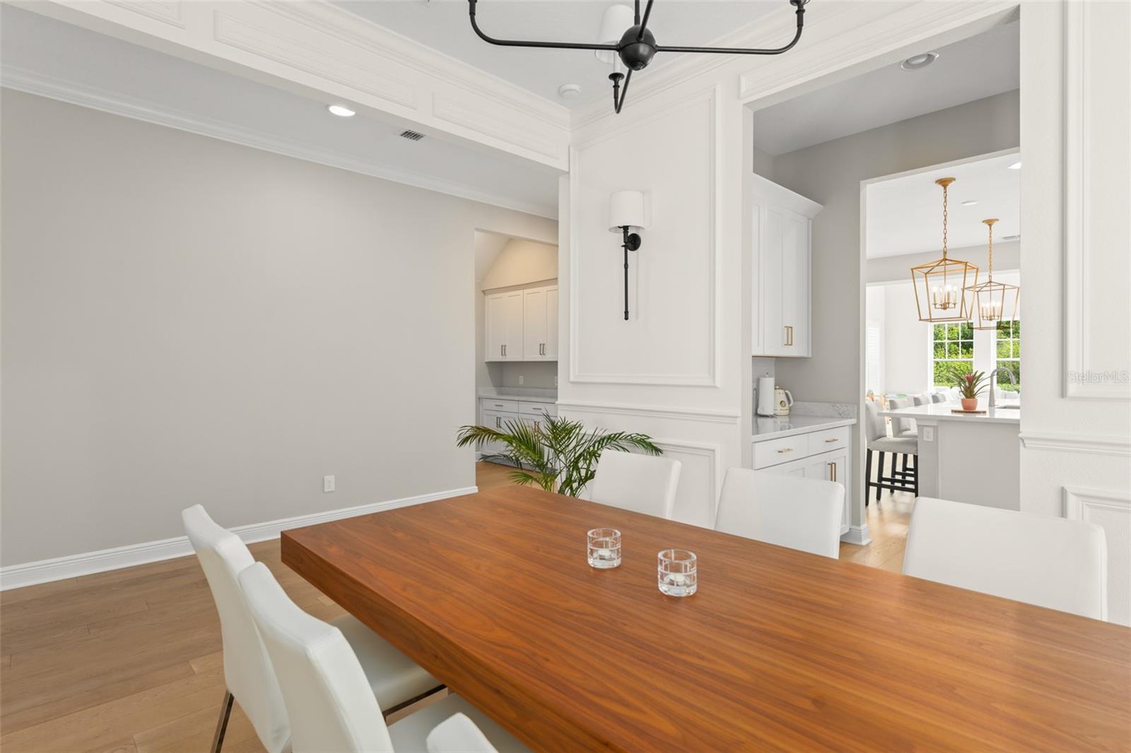 Image 9 of 67 For 9532 Reymont Street