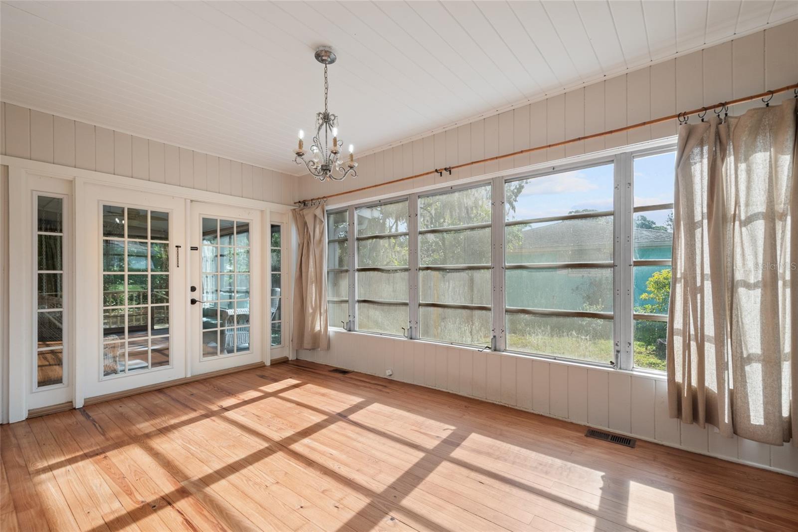 Image 11 of 50 For 825 Oakdale Street