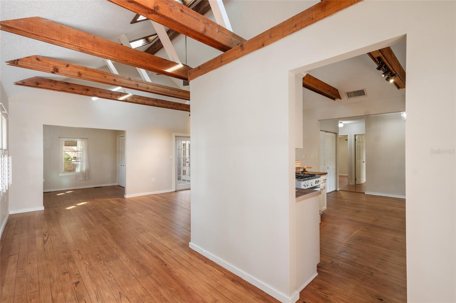 Image 12 of 50 For 825 Oakdale Street