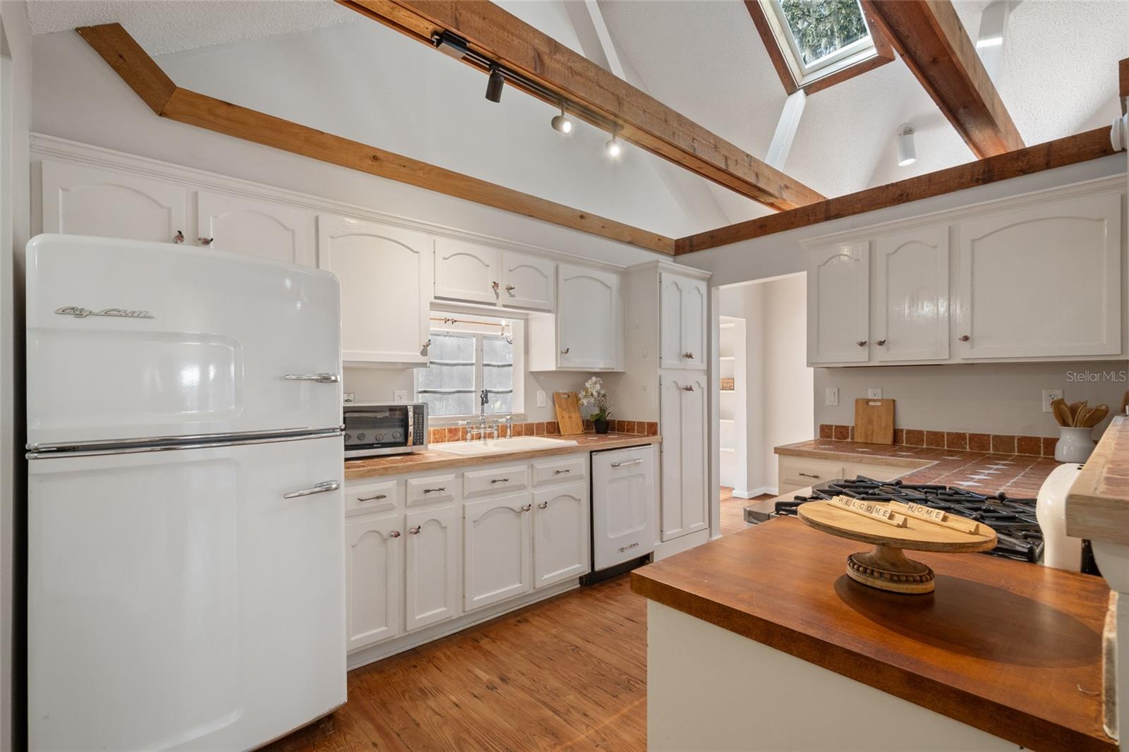 Image 17 of 50 For 825 Oakdale Street