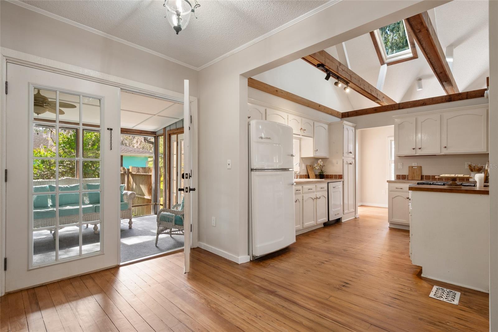 Image 19 of 50 For 825 Oakdale Street