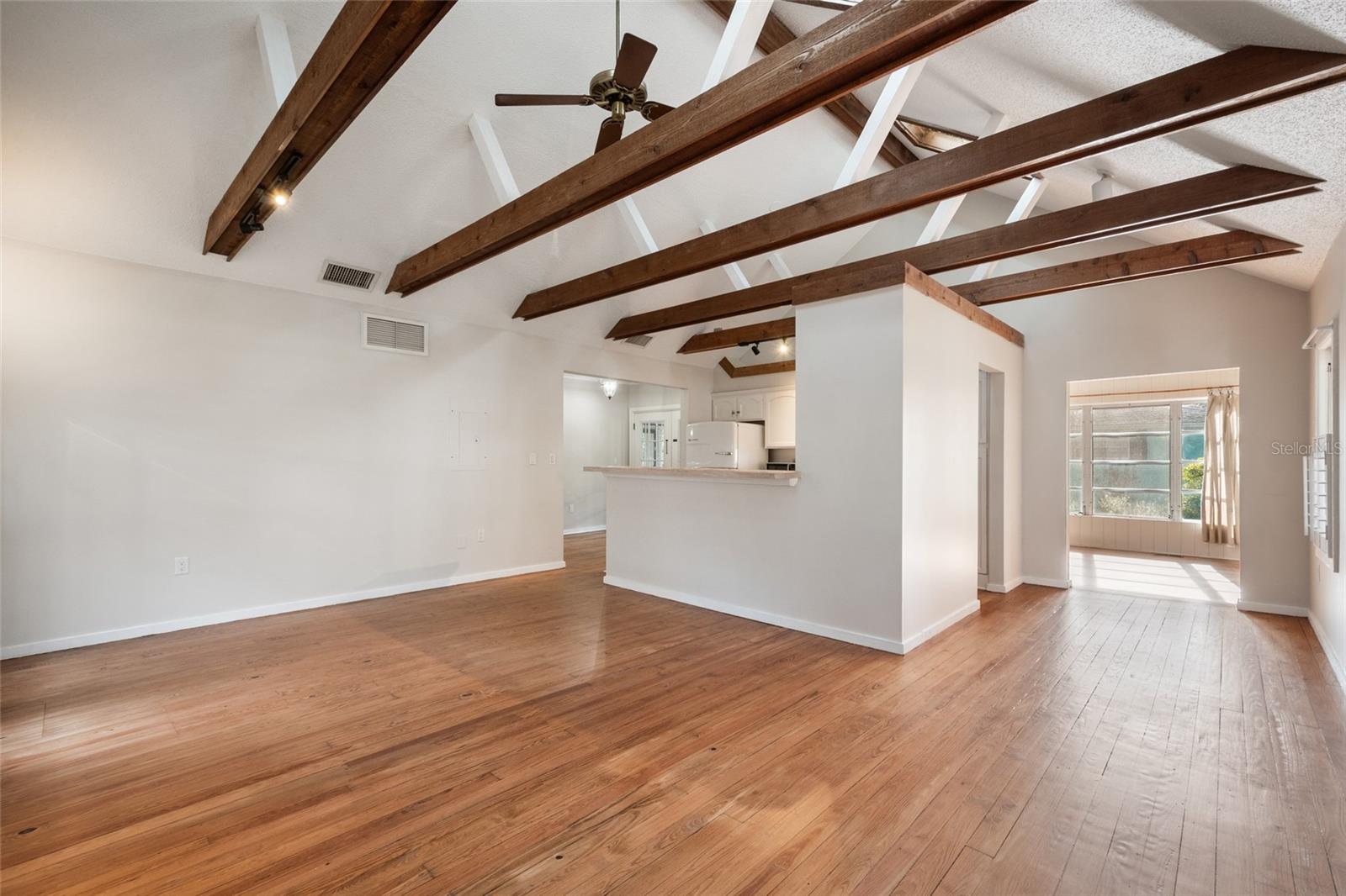 Image 23 of 50 For 825 Oakdale Street