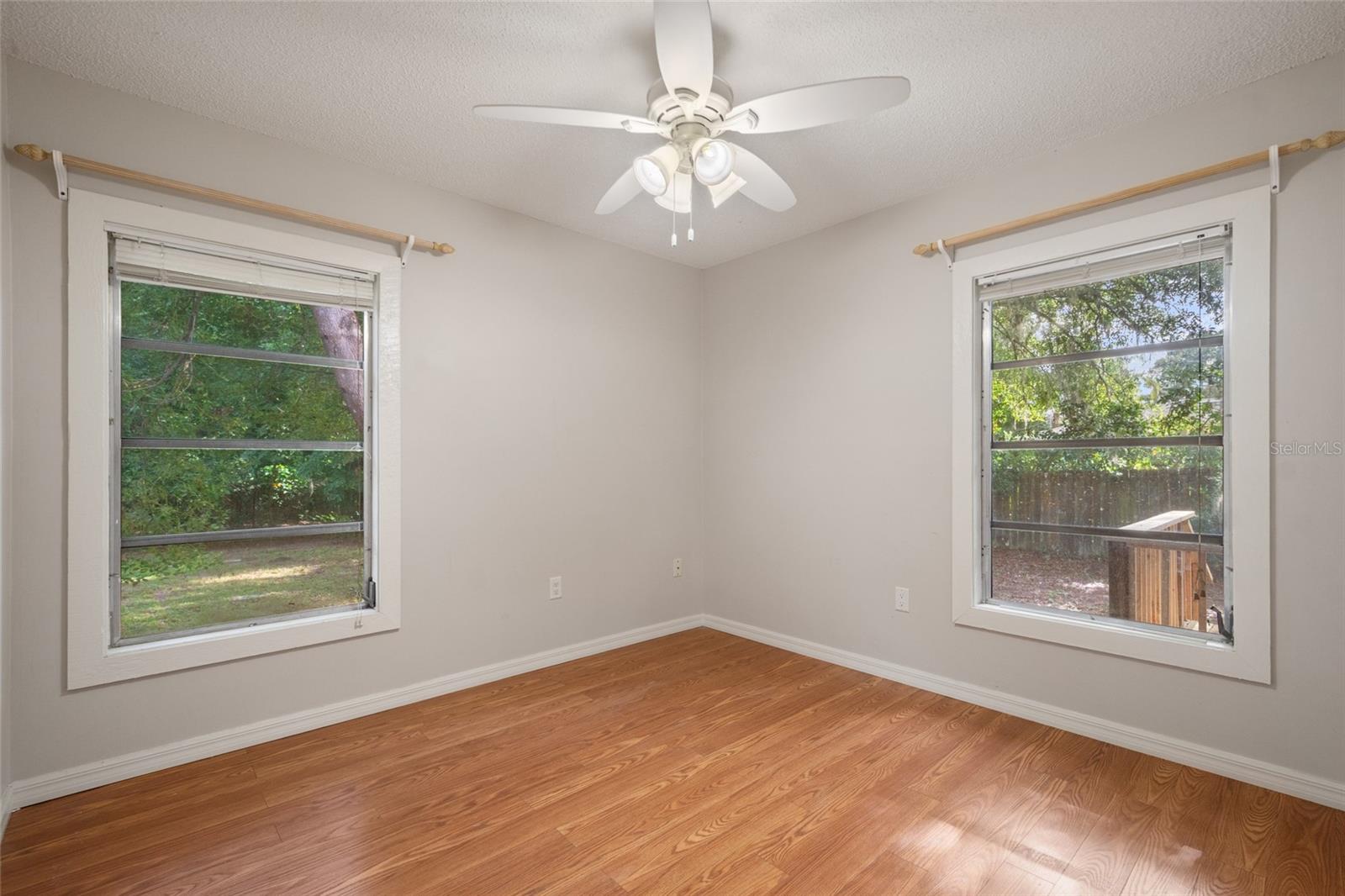 Image 24 of 50 For 825 Oakdale Street