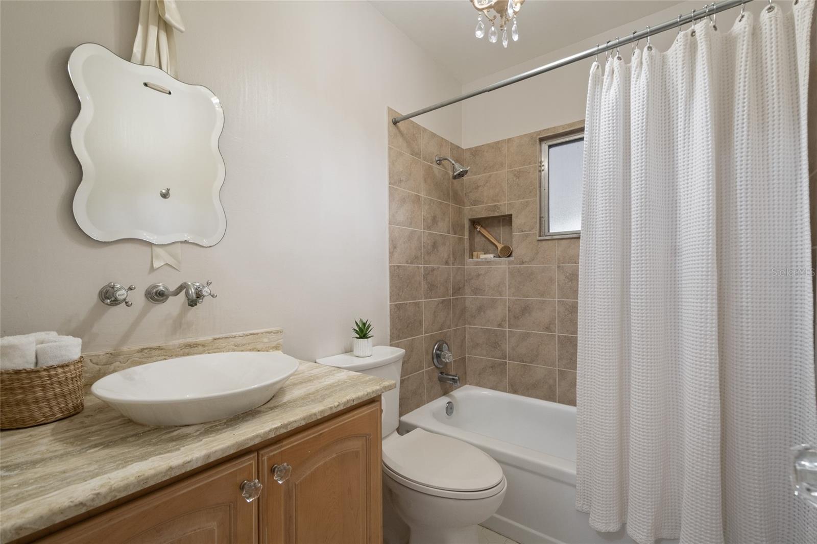 Image 26 of 50 For 825 Oakdale Street