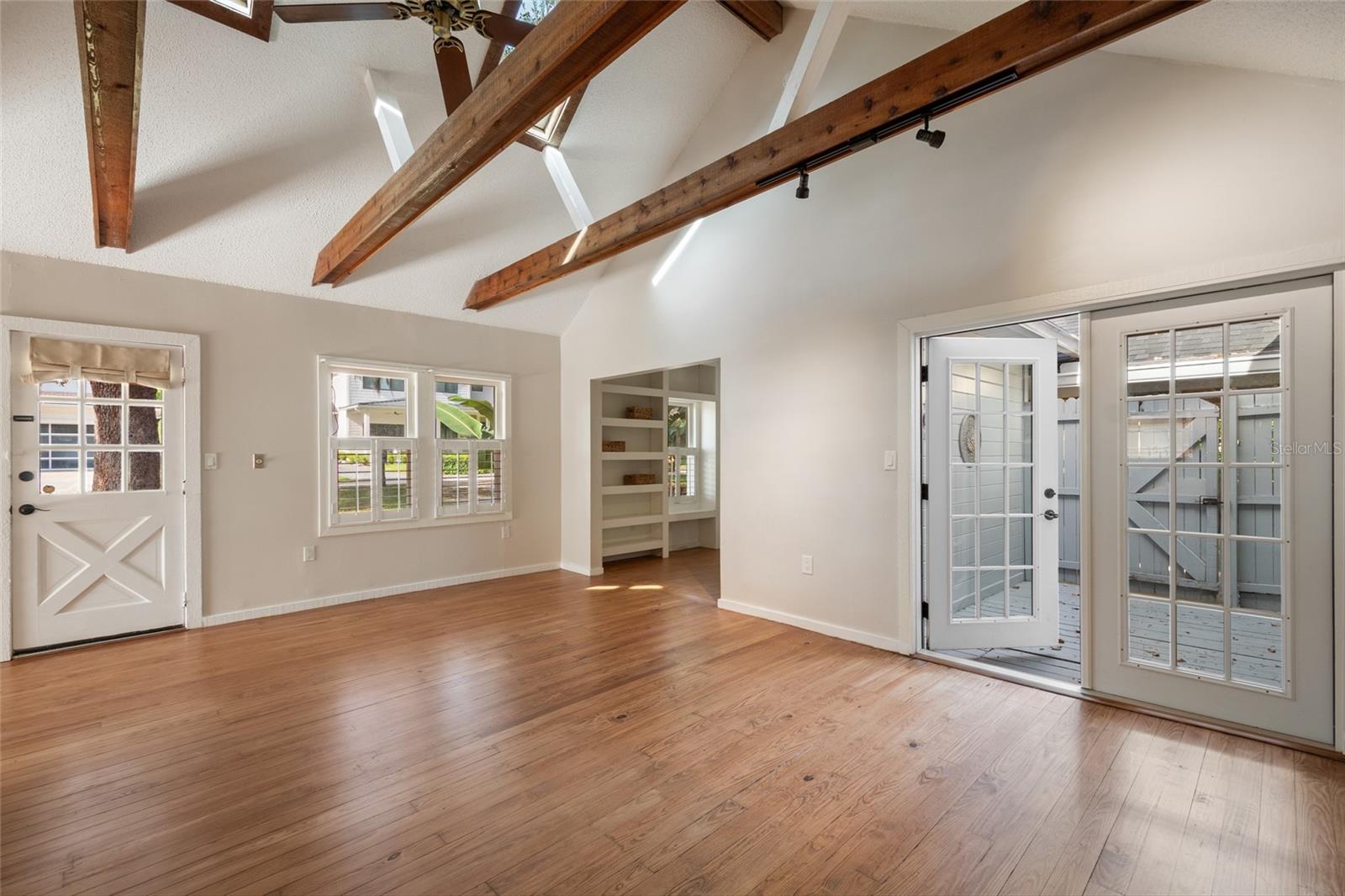 Image 3 of 50 For 825 Oakdale Street