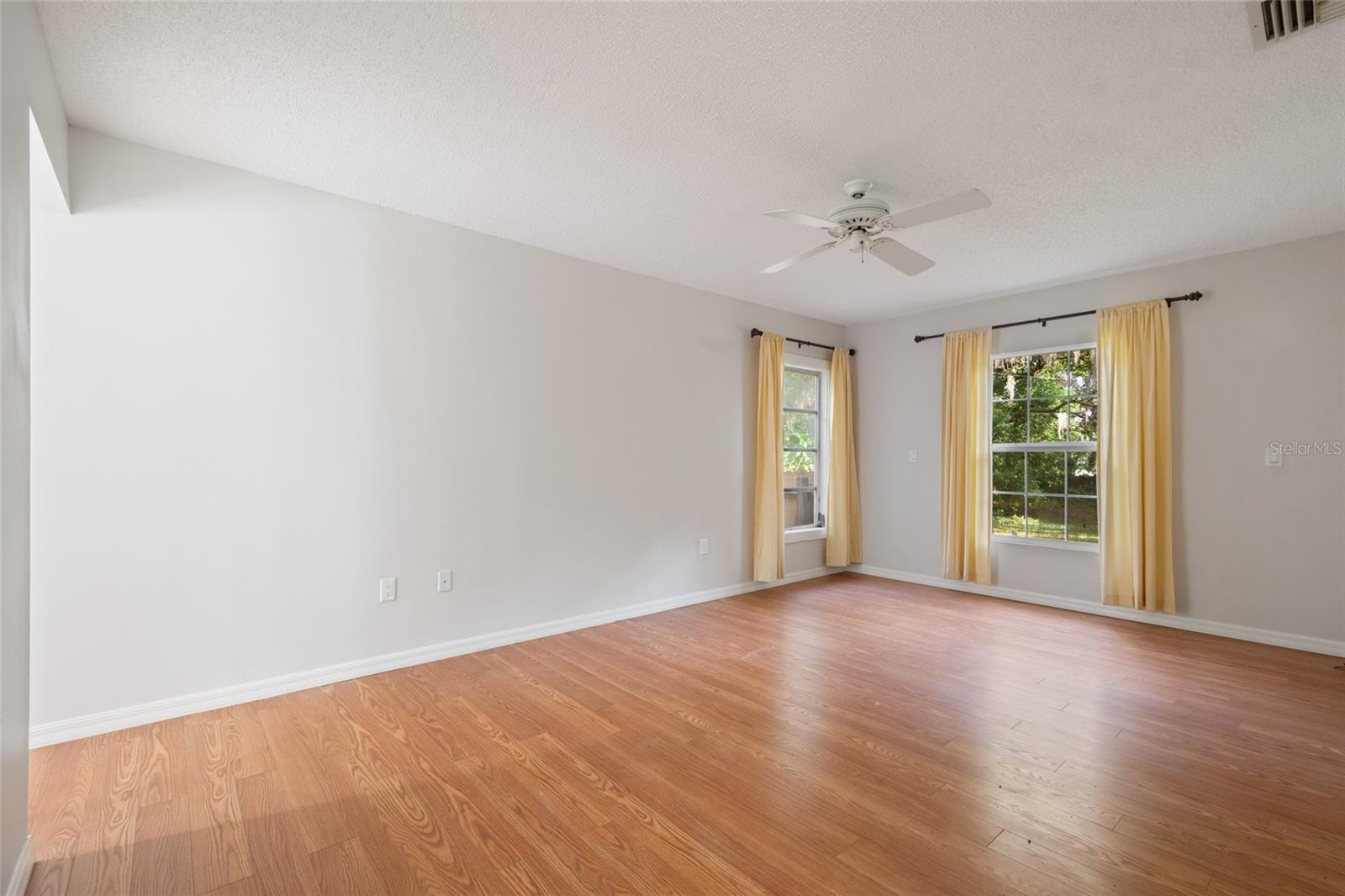 Image 31 of 50 For 825 Oakdale Street