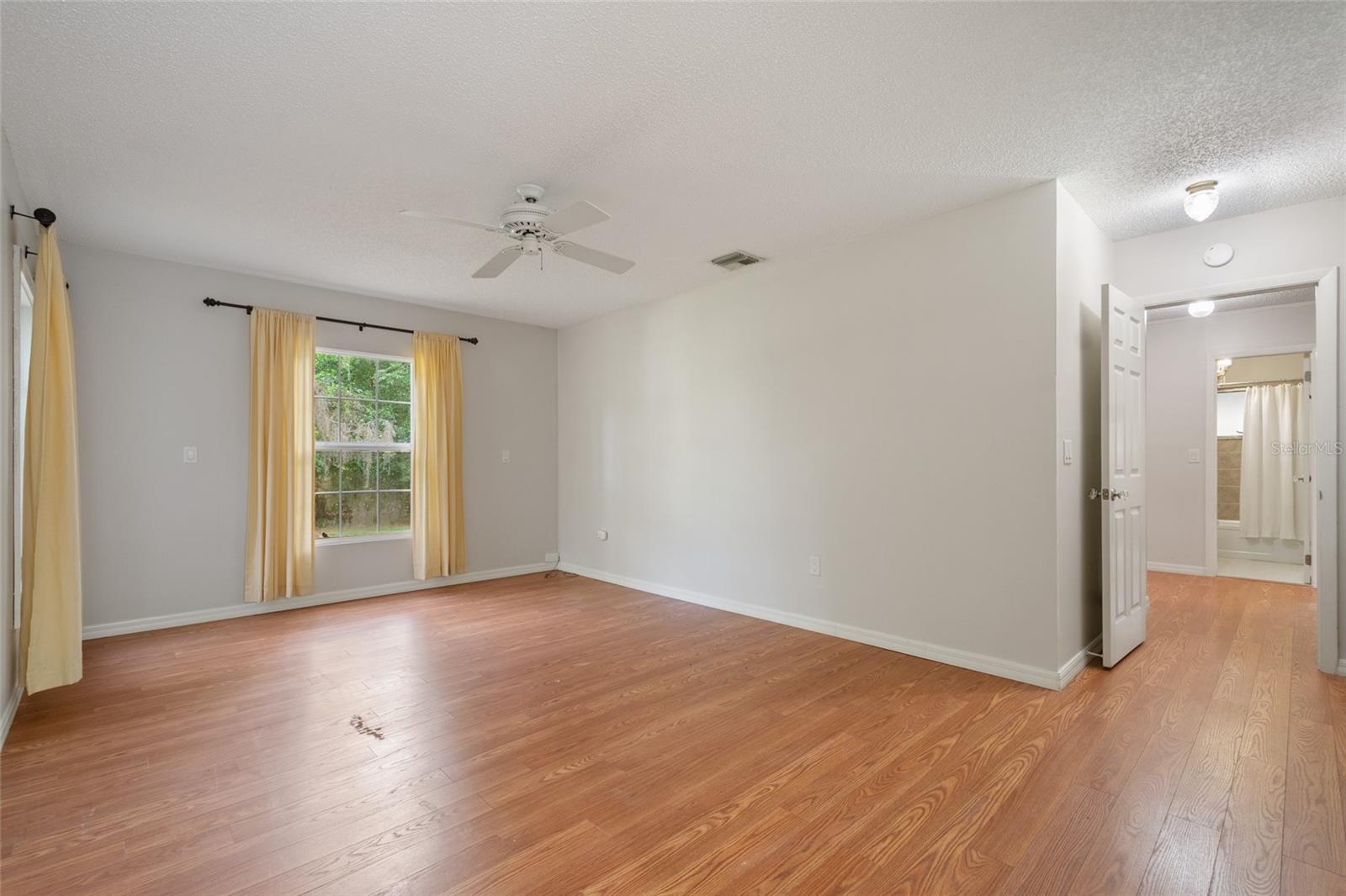 Image 32 of 50 For 825 Oakdale Street