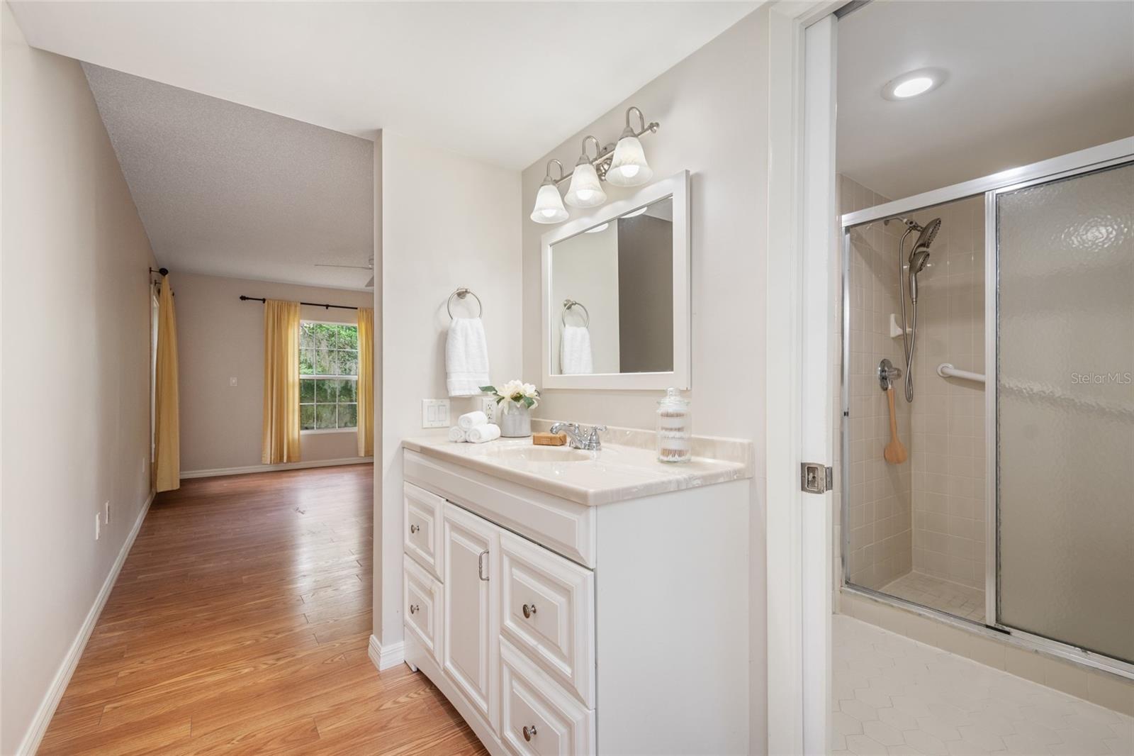 Image 33 of 50 For 825 Oakdale Street