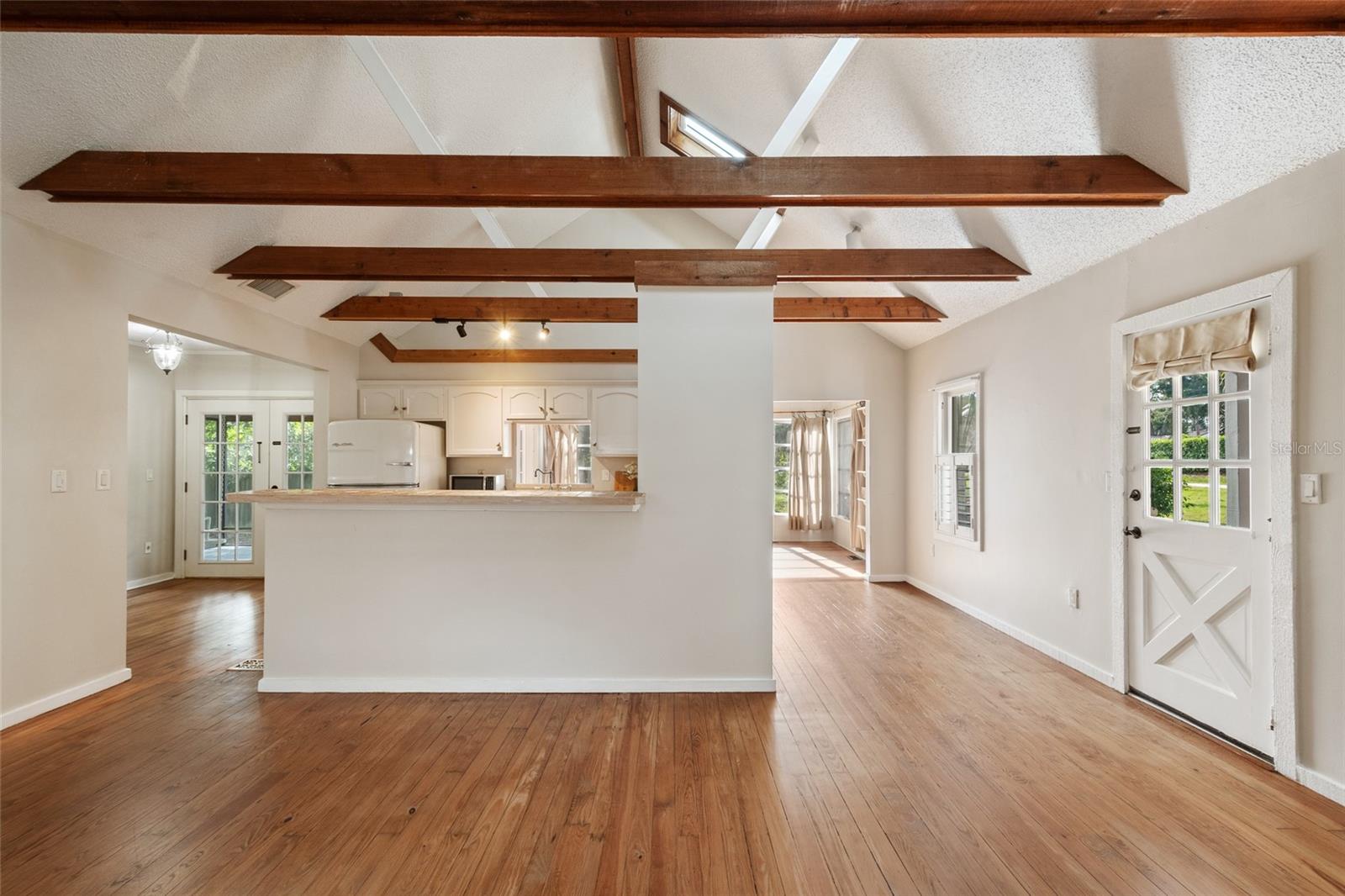 Image 4 of 50 For 825 Oakdale Street