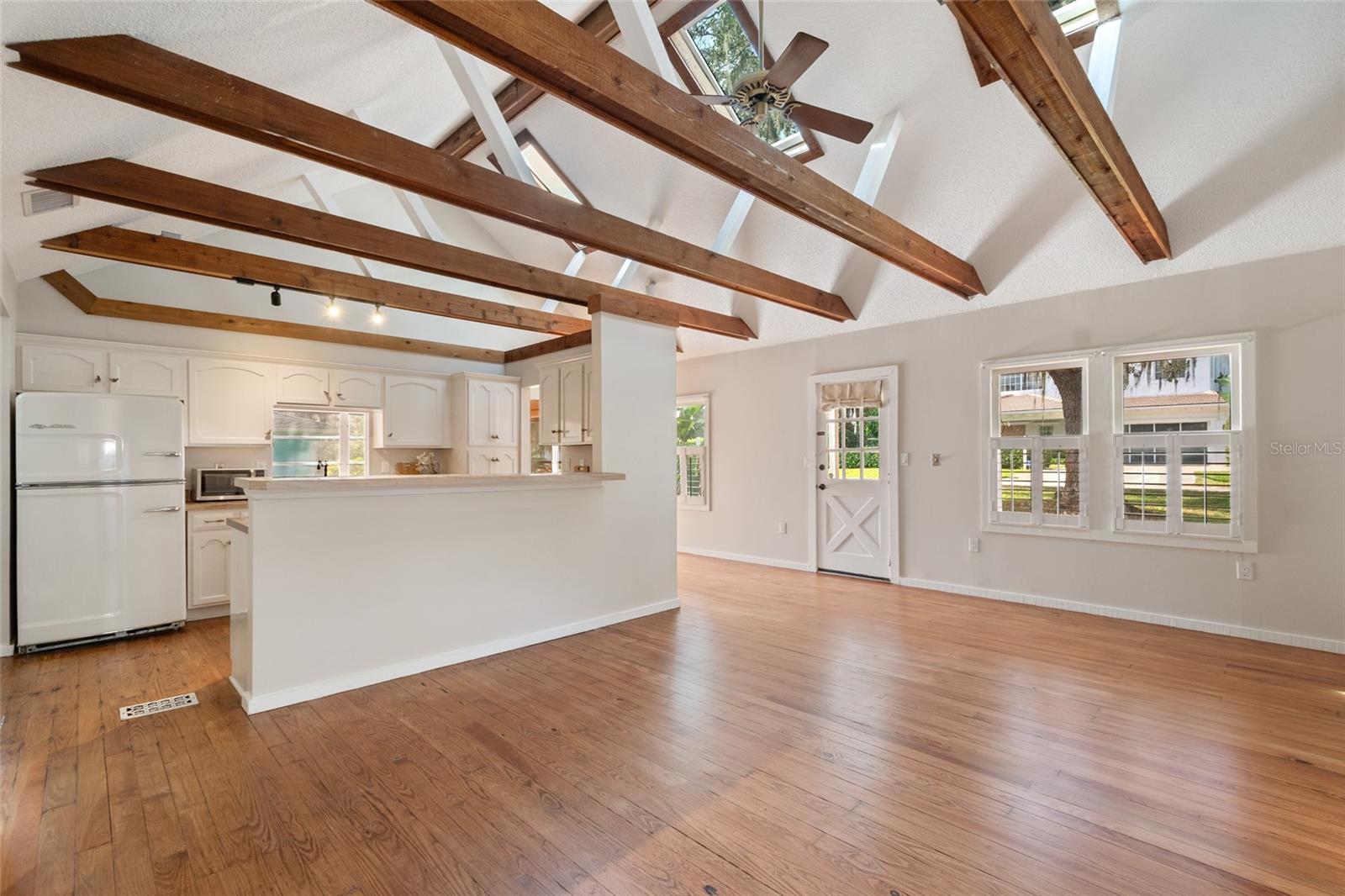 Image 6 of 50 For 825 Oakdale Street