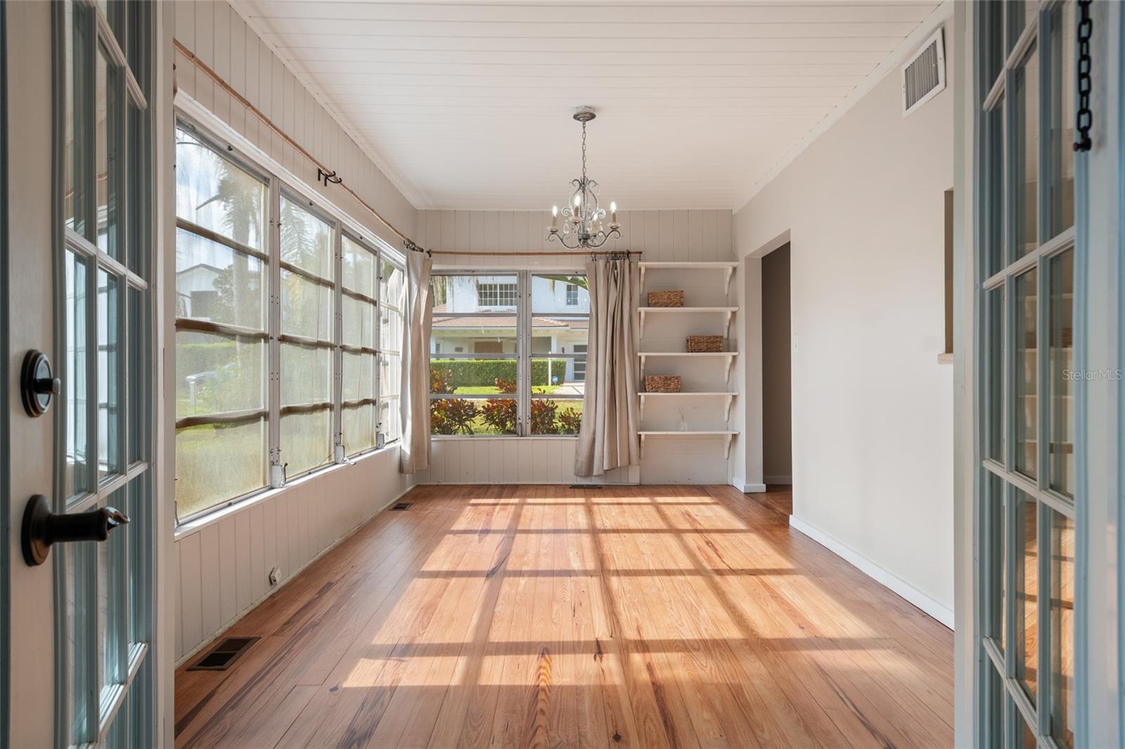 Image 9 of 50 For 825 Oakdale Street