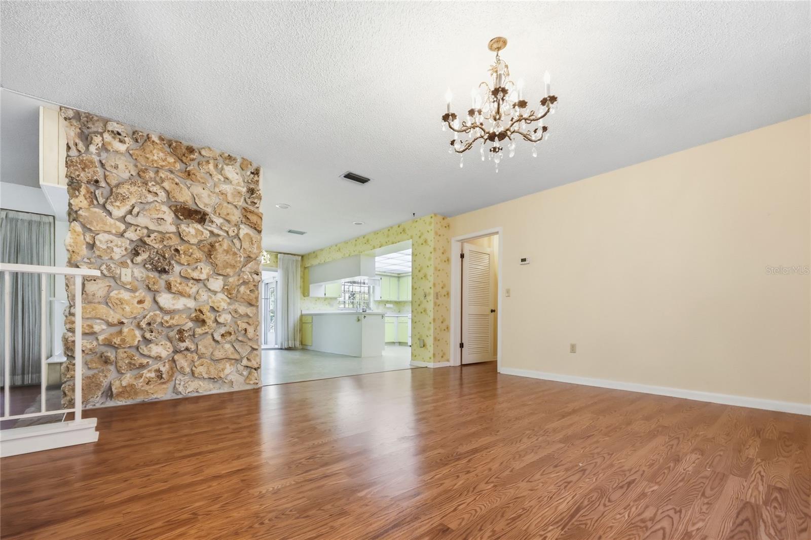 Image 16 of 61 For 1352 Errol Parkway