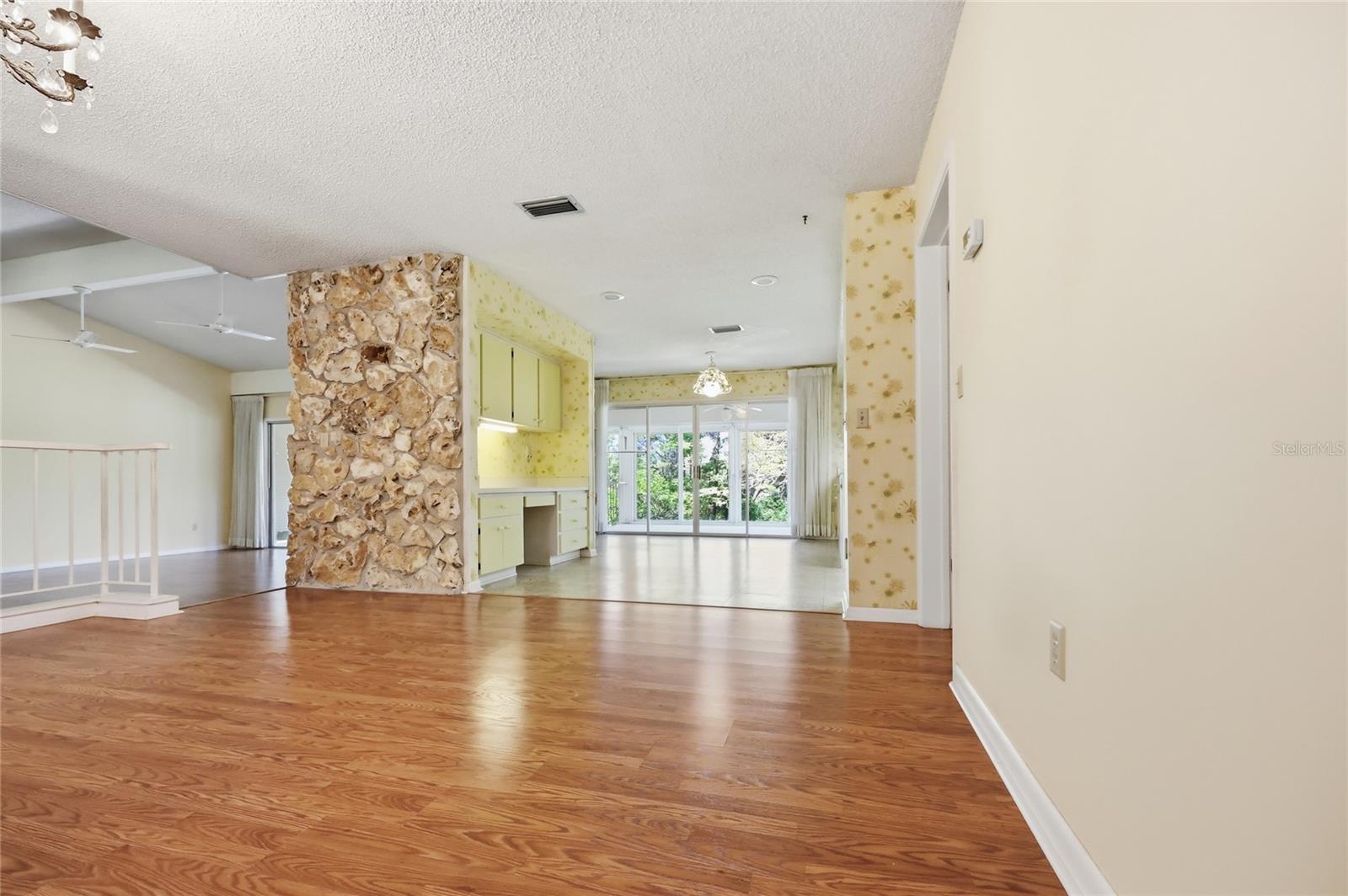 Image 17 of 61 For 1352 Errol Parkway