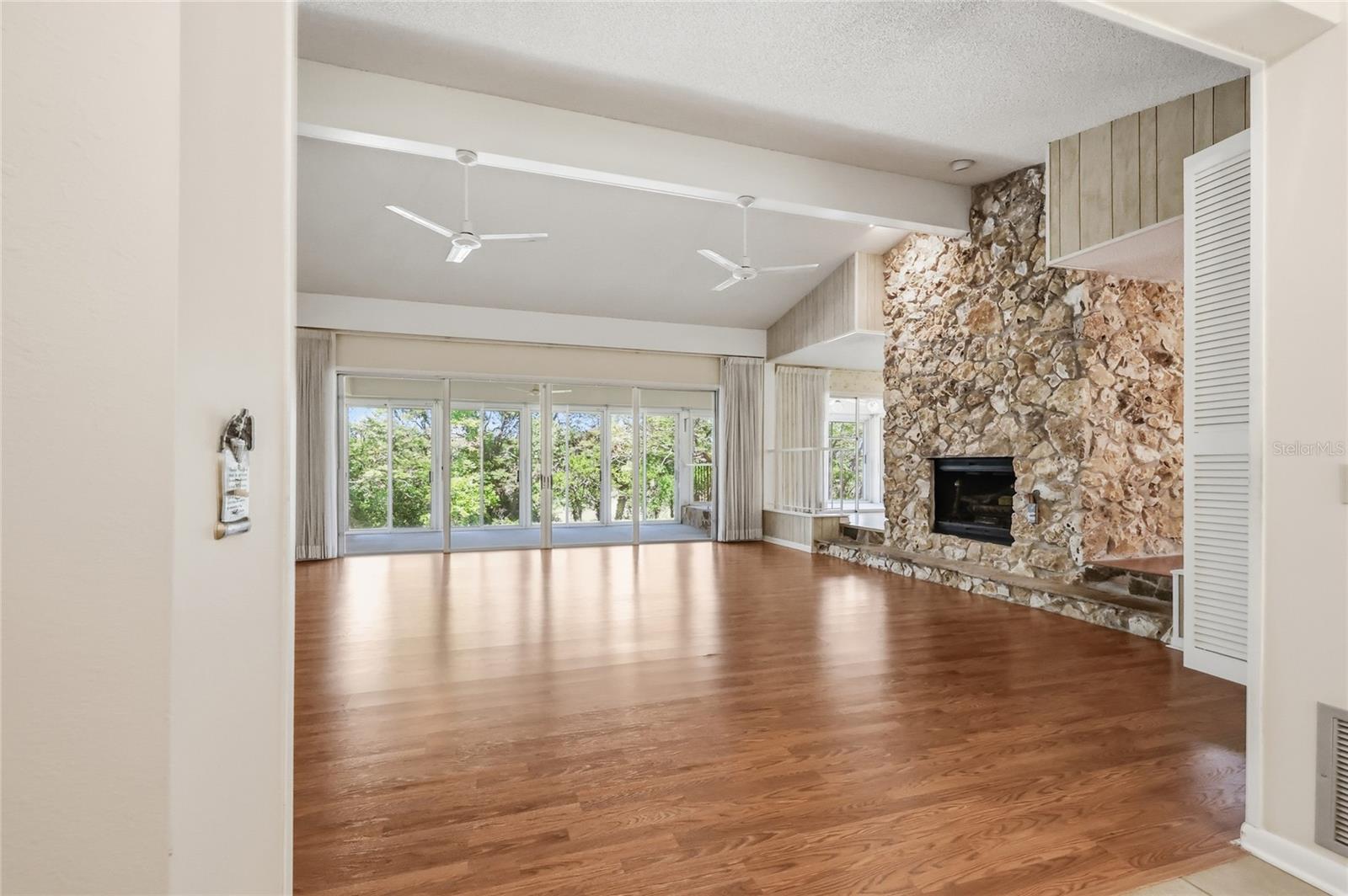 Image 6 of 61 For 1352 Errol Parkway