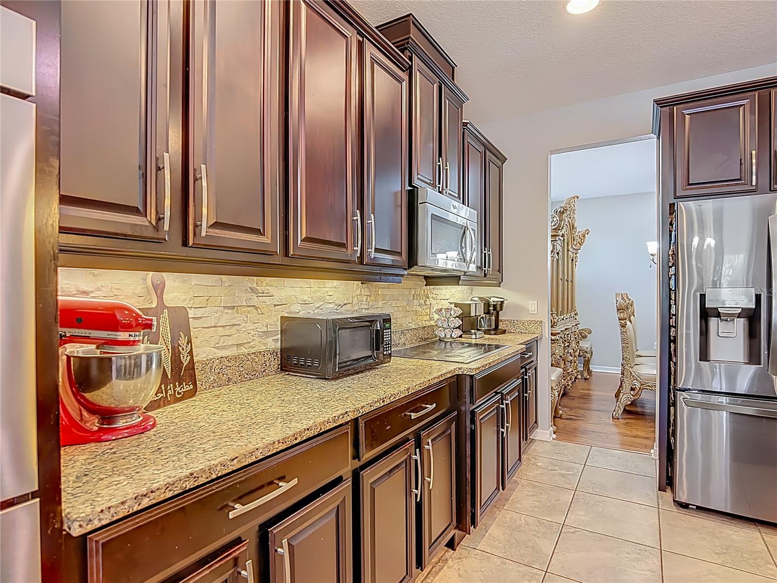 Image 14 of 67 For 344 Magneta Loop