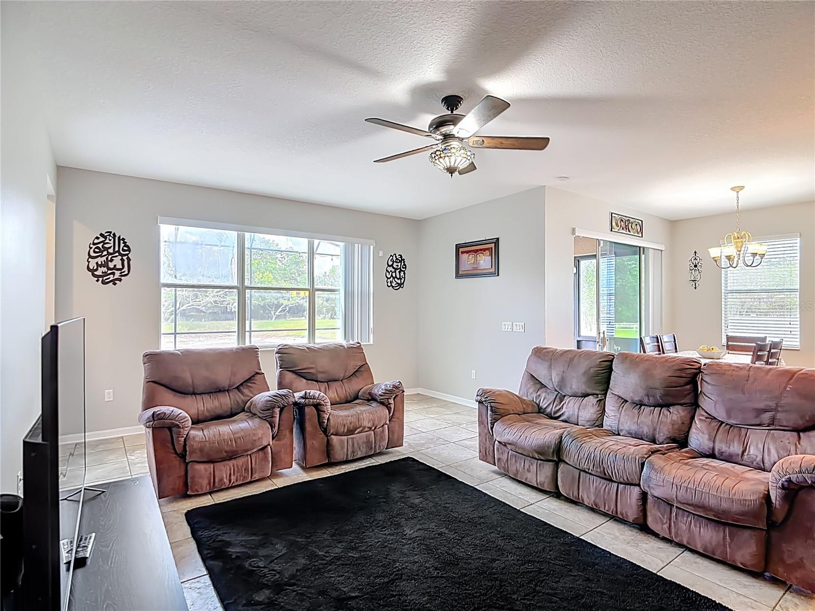 Image 20 of 67 For 344 Magneta Loop