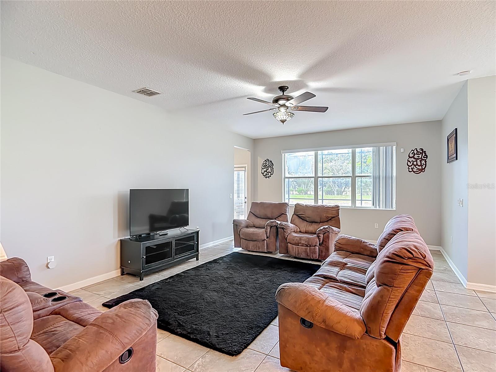 Image 21 of 67 For 344 Magneta Loop