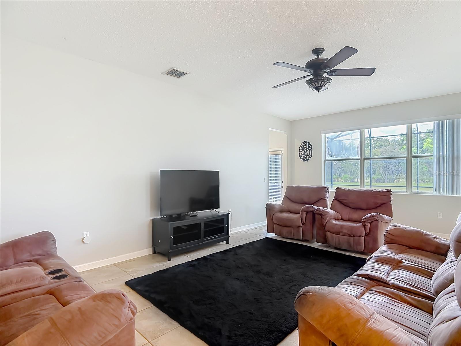 Image 22 of 67 For 344 Magneta Loop