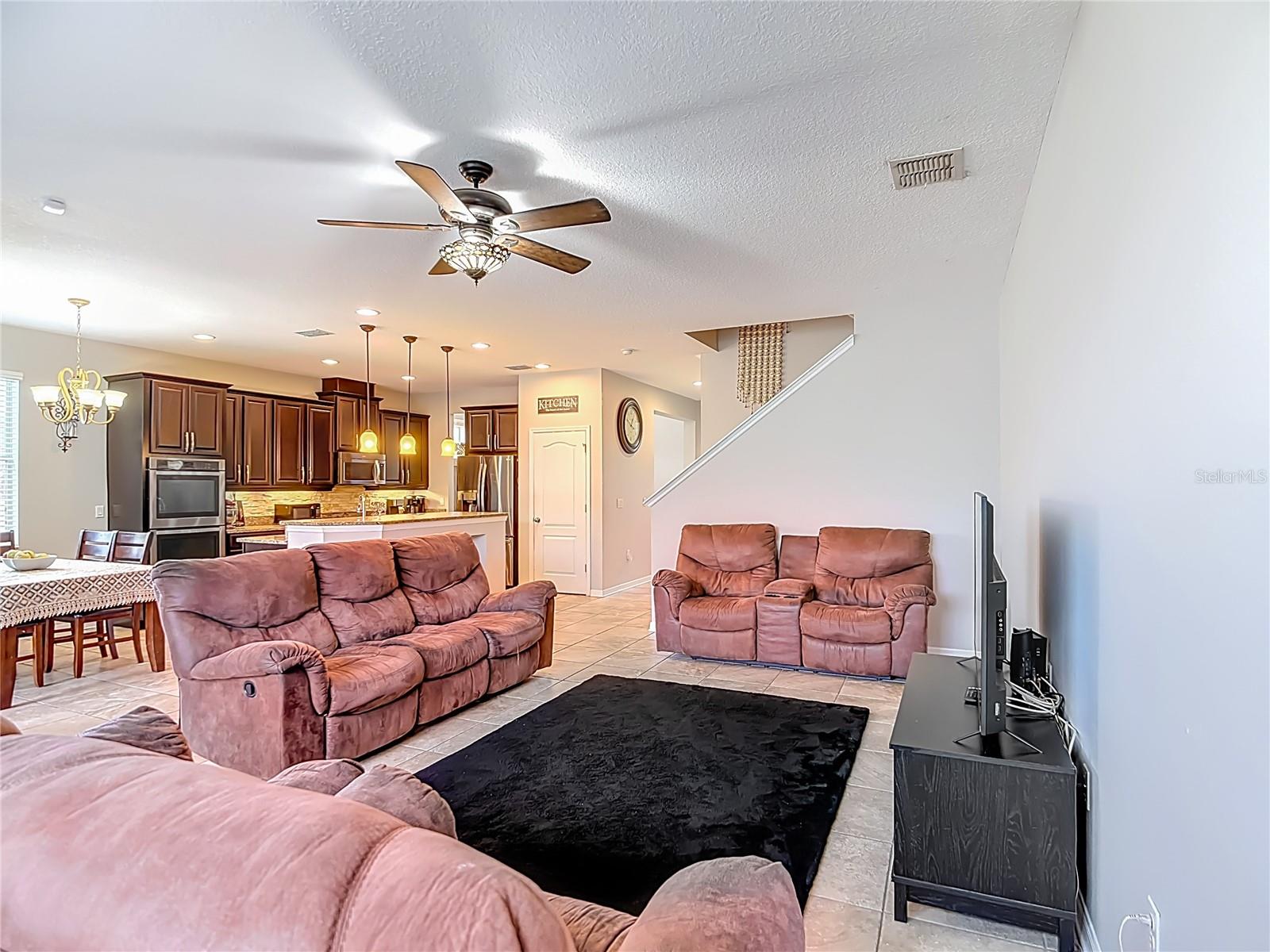 Image 24 of 67 For 344 Magneta Loop