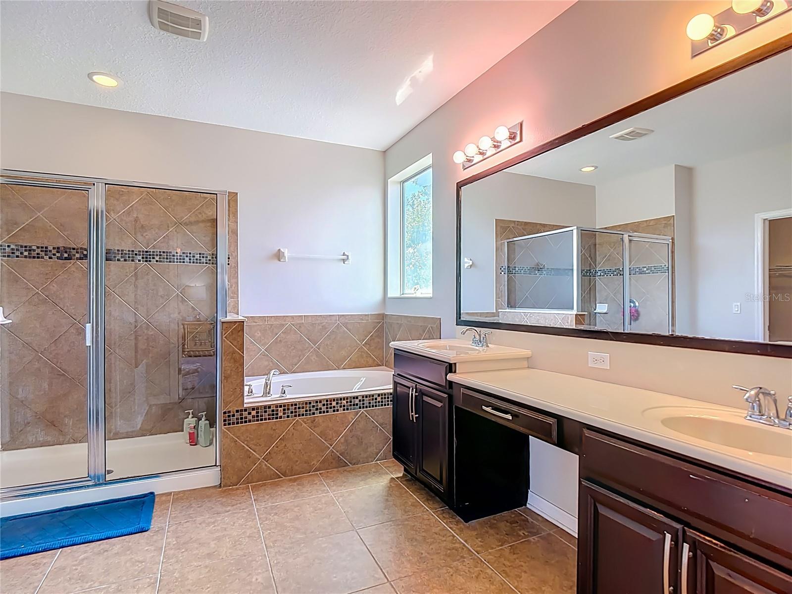 Image 29 of 67 For 344 Magneta Loop