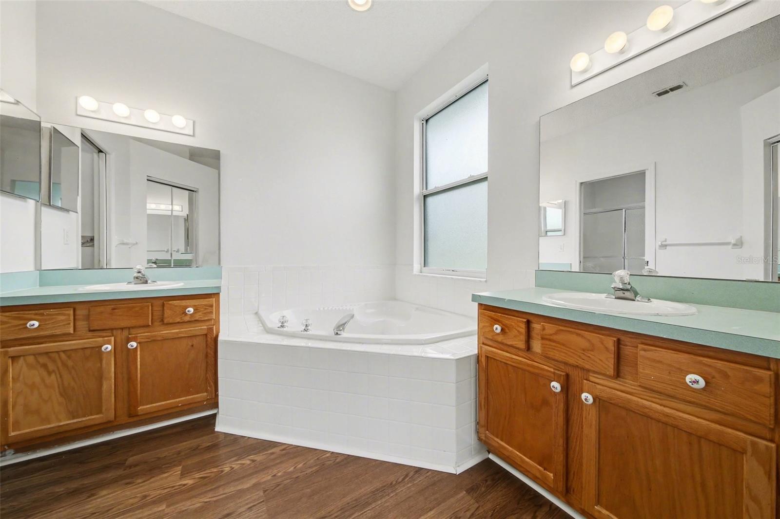 Image 13 of 30 For 512 Grand Vista Trail