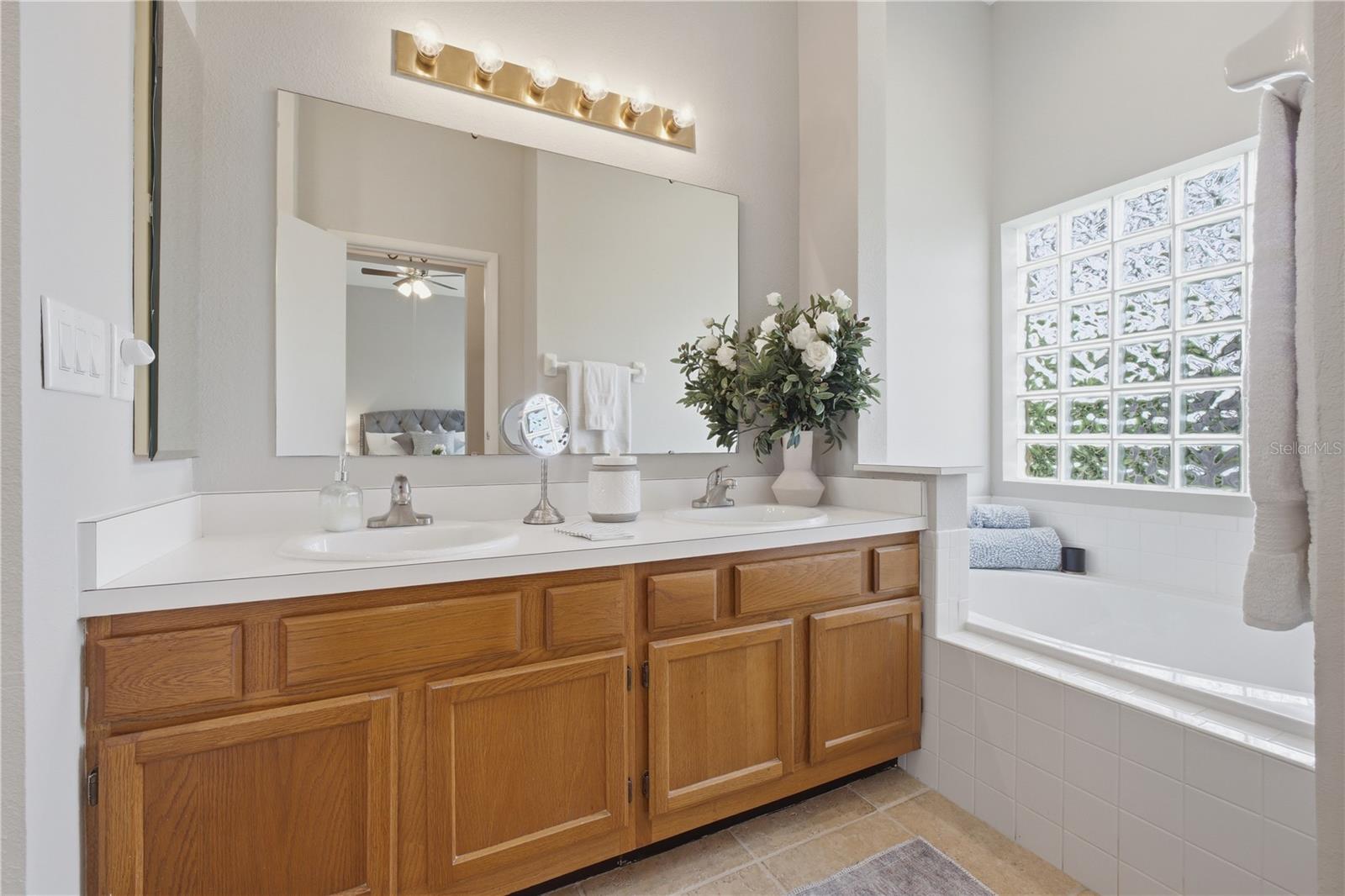 Image 13 of 34 For 10635 Satinwood Circle