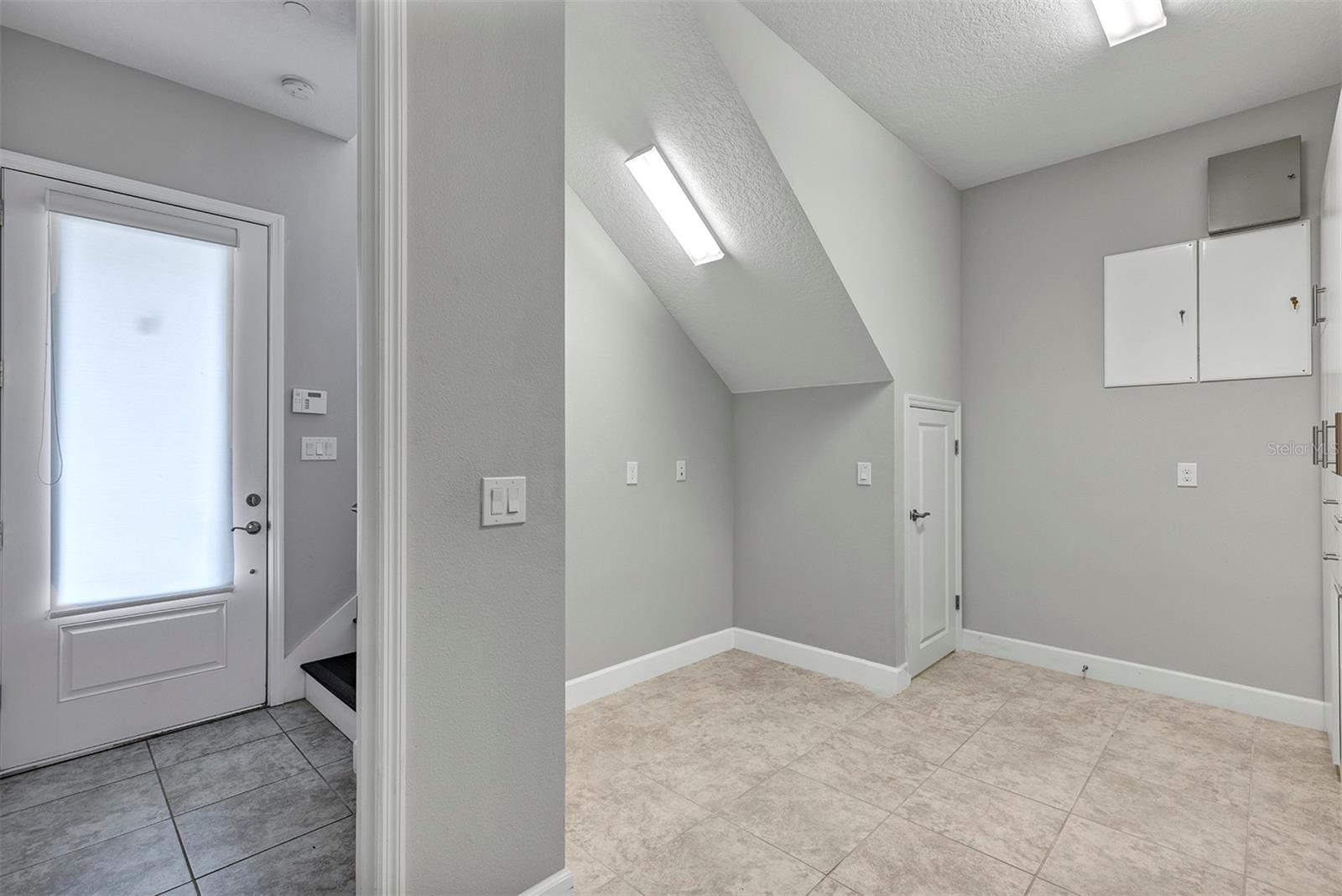 Image 7 of 59 For 9239 Doherty Place