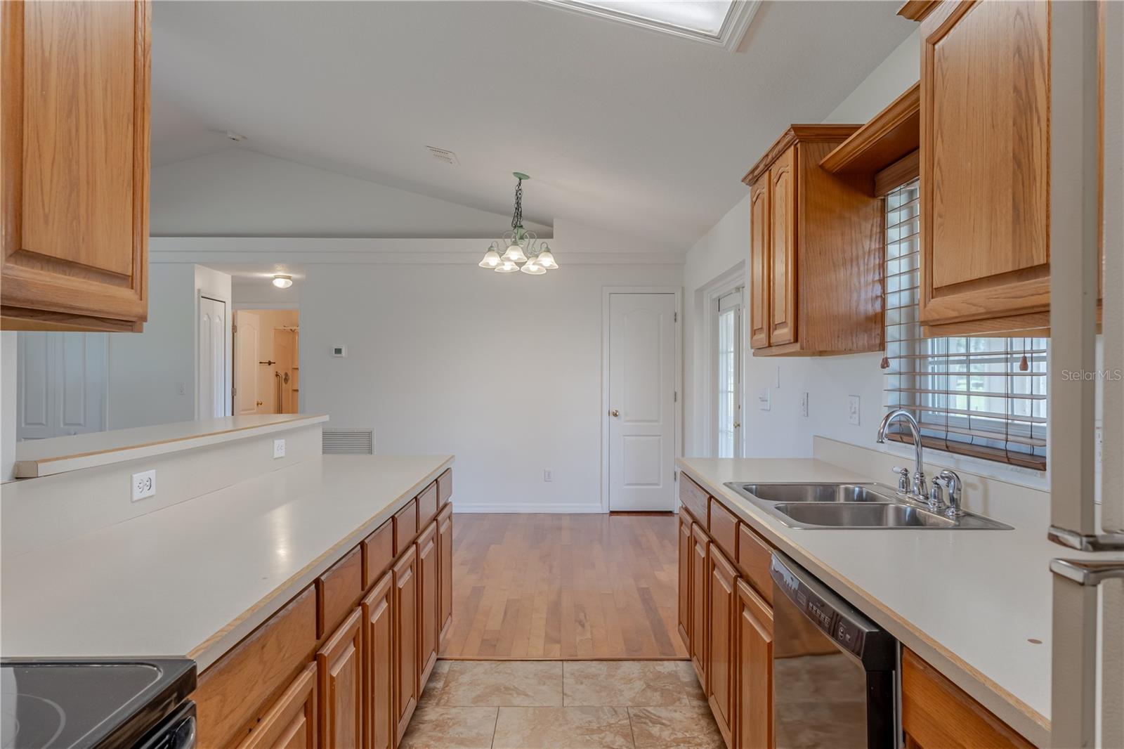 Image 16 of 59 For 8197 Cr 736  