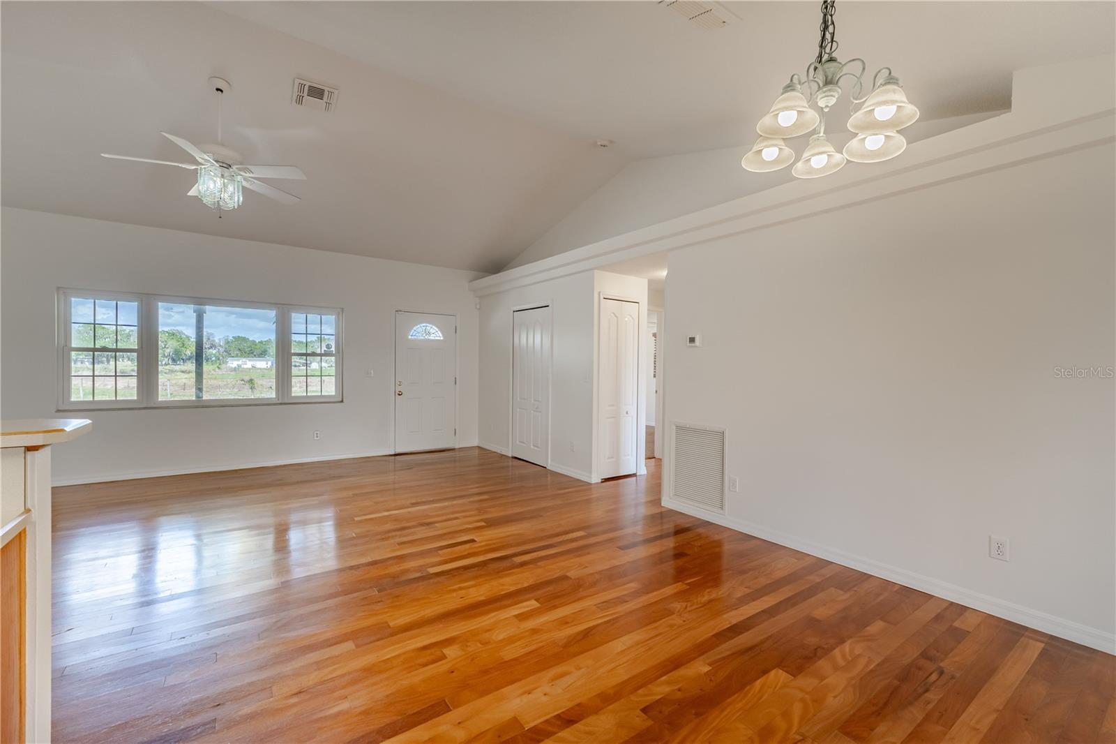 Image 4 of 59 For 8197 Cr 736  