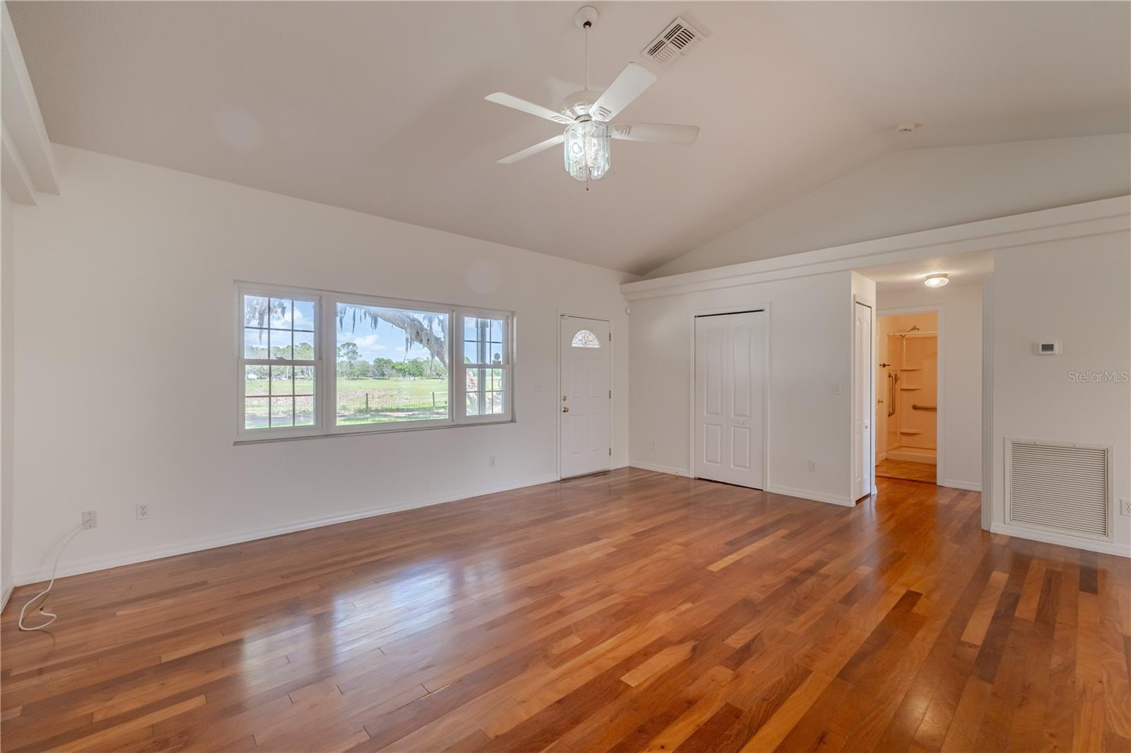 Image 5 of 59 For 8197 Cr 736  