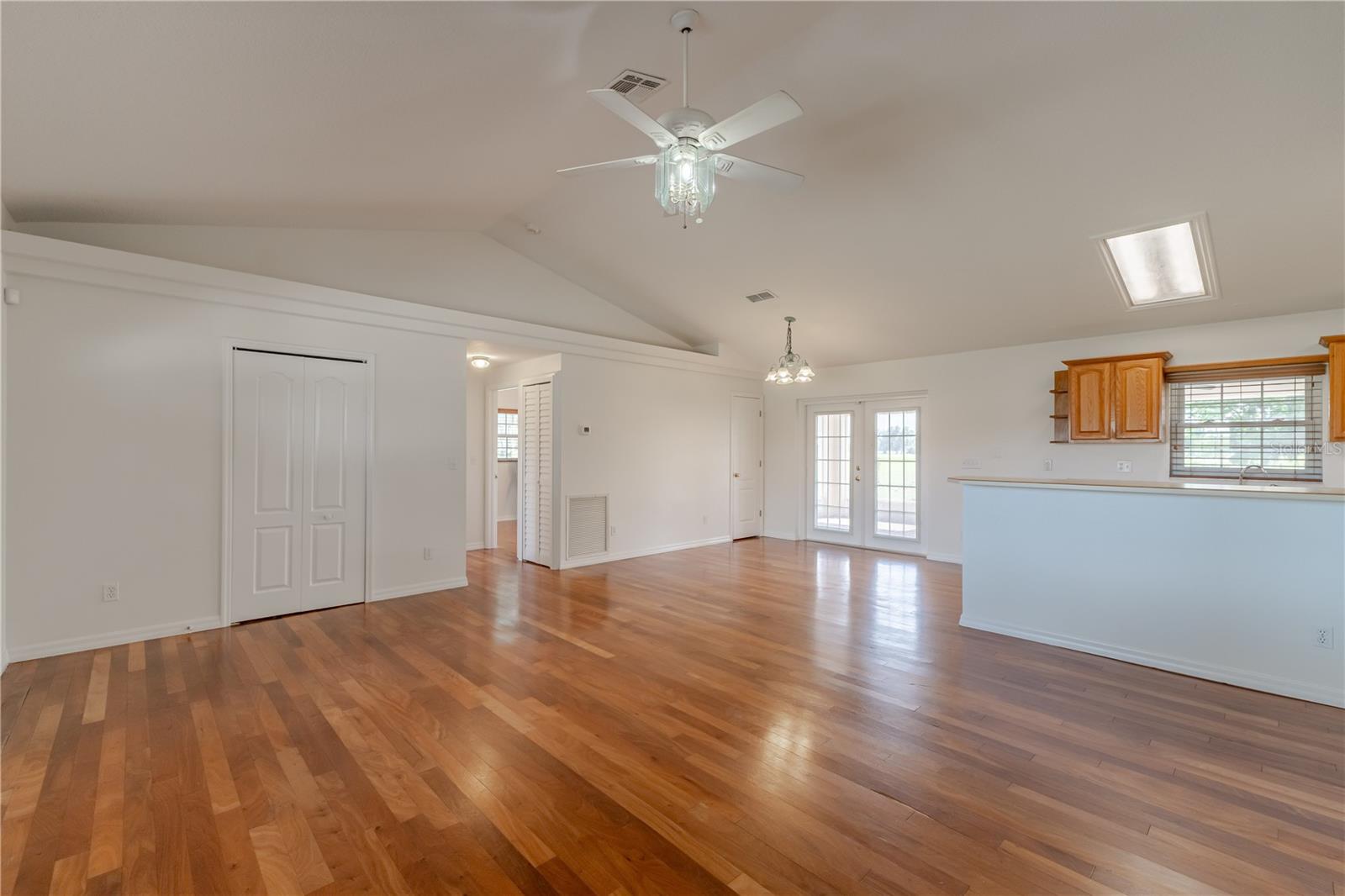 Image 7 of 59 For 8197 Cr 736  