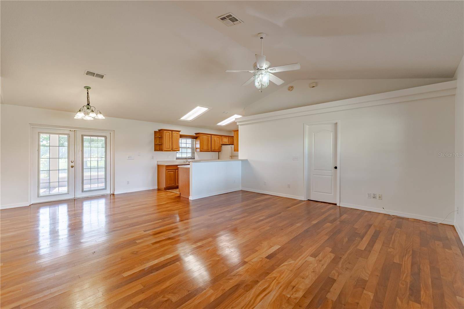 Image 8 of 59 For 8197 Cr 736  