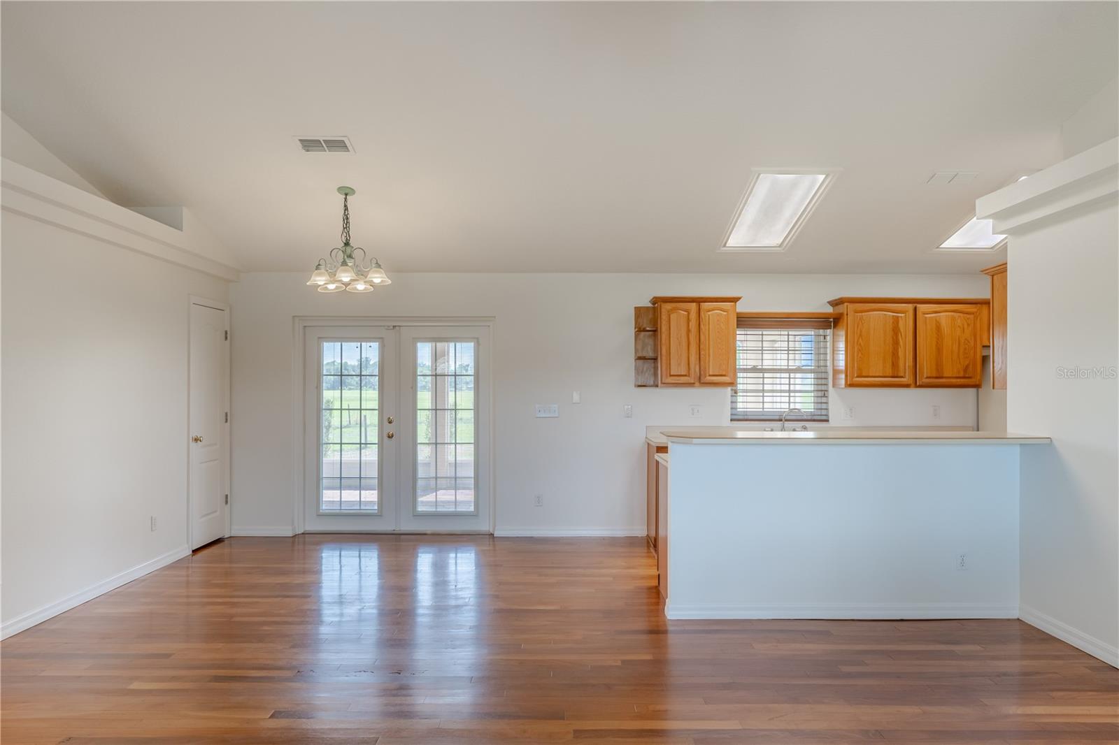 Image 9 of 59 For 8197 Cr 736  